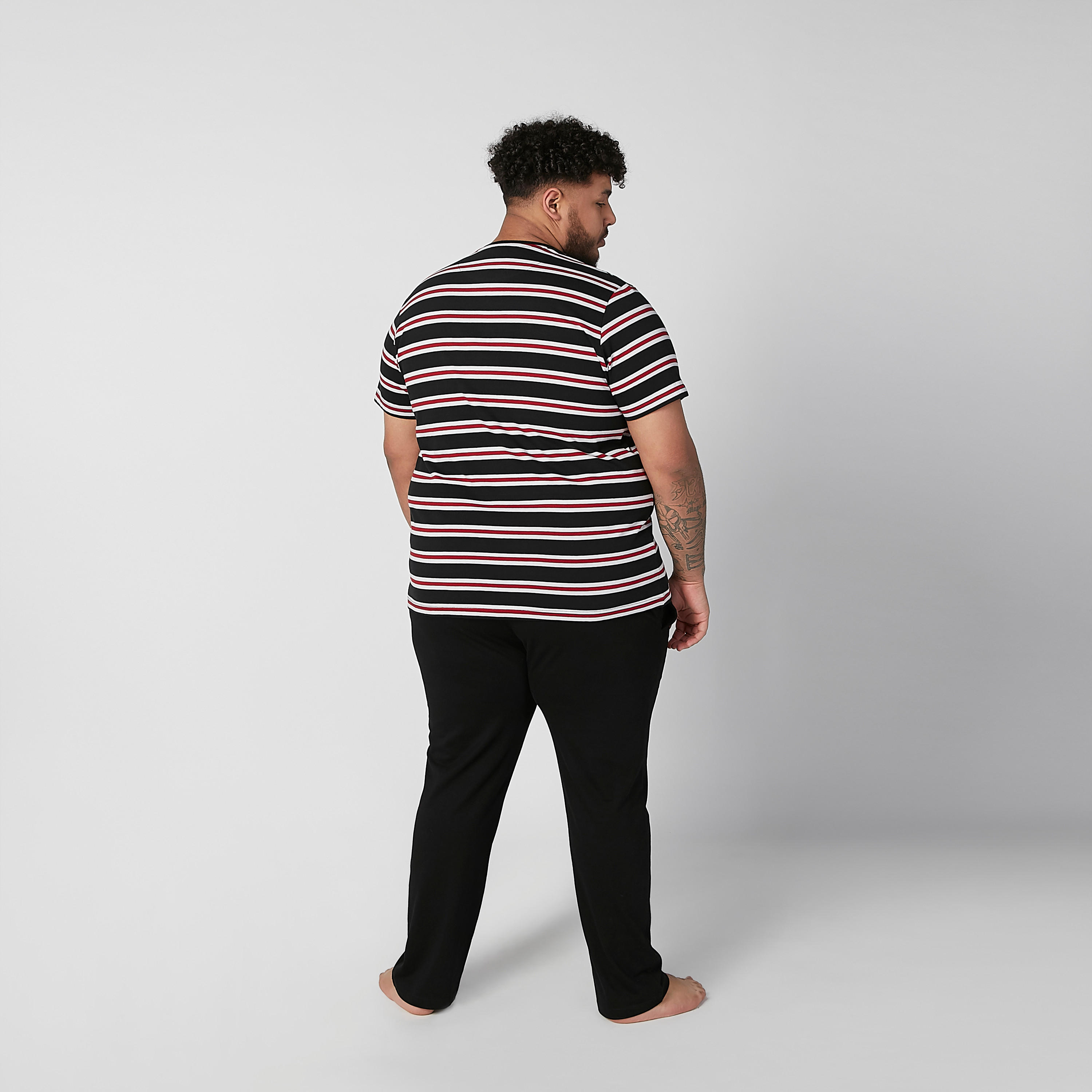 طقم بنطلون بيجاما سادة وتيشيرت مقلّم بياقة مستديرة-men-clothing-nightwear-sets-image-3
