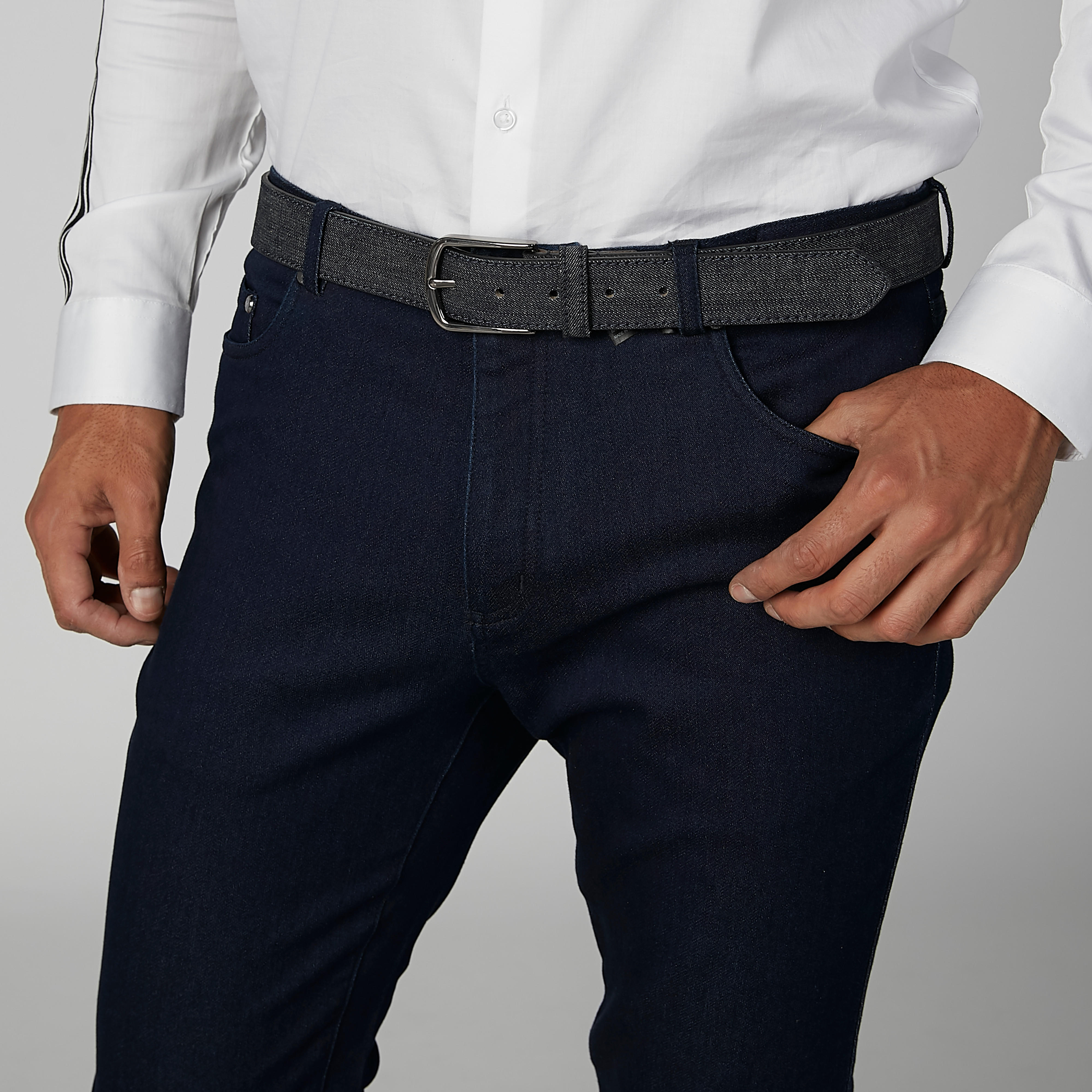 حزام بارز الملمس بإبزيم بدبوس-men-beltsandwallets-belts-image-2