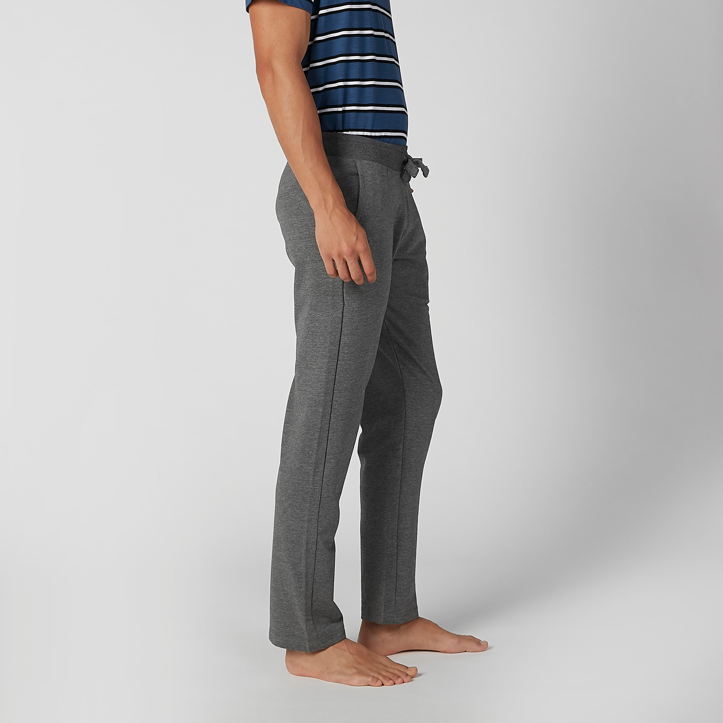 بنطال بيجاما سادة بخصر رباط وجيوب جانبية-men-clothing-nightwear-pyjamaandshorts-image-2