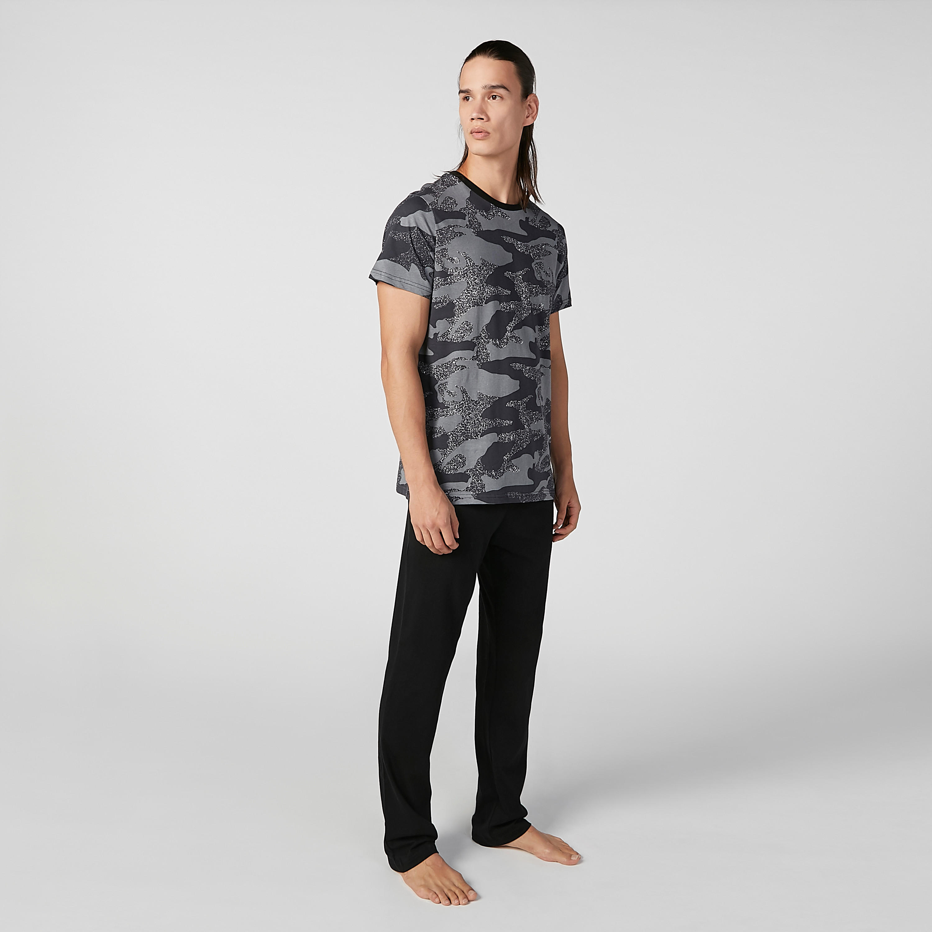 طقم بنطلون بيجاما سادة وتيشيرت بياقة مستديرة وطبعات-men-clothing-nightwear-sets-image-4