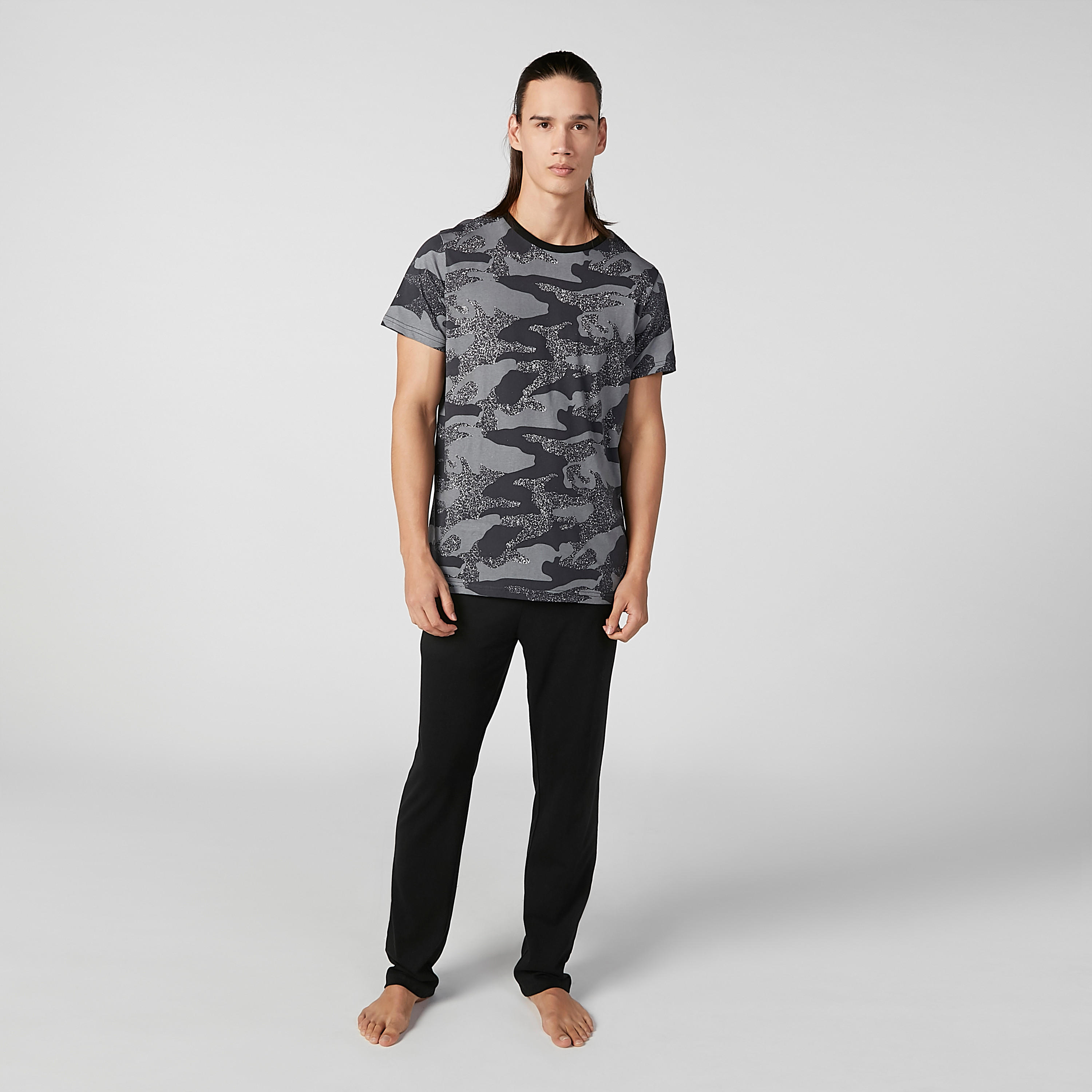 طقم بنطلون بيجاما سادة وتيشيرت بياقة مستديرة وطبعات-men-clothing-nightwear-sets-image-3