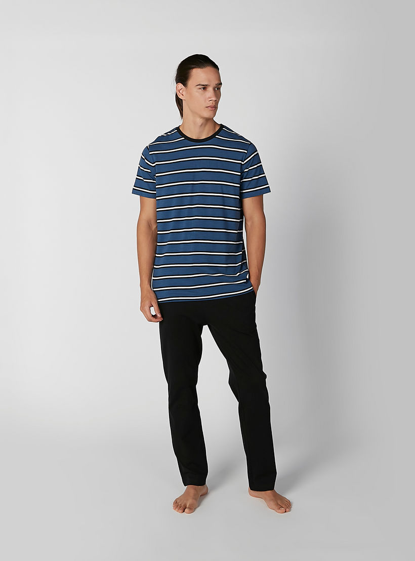 طقم بنطال بيجاما طويل وتيشيرت مقلّم بياقة مستديرة-men-clothing-nightwear-sets-image-4
