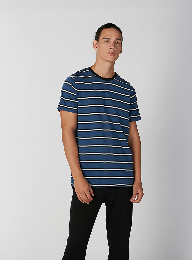 طقم بنطال بيجاما طويل وتيشيرت مقلّم بياقة مستديرة-men-clothing-nightwear-sets-image-3