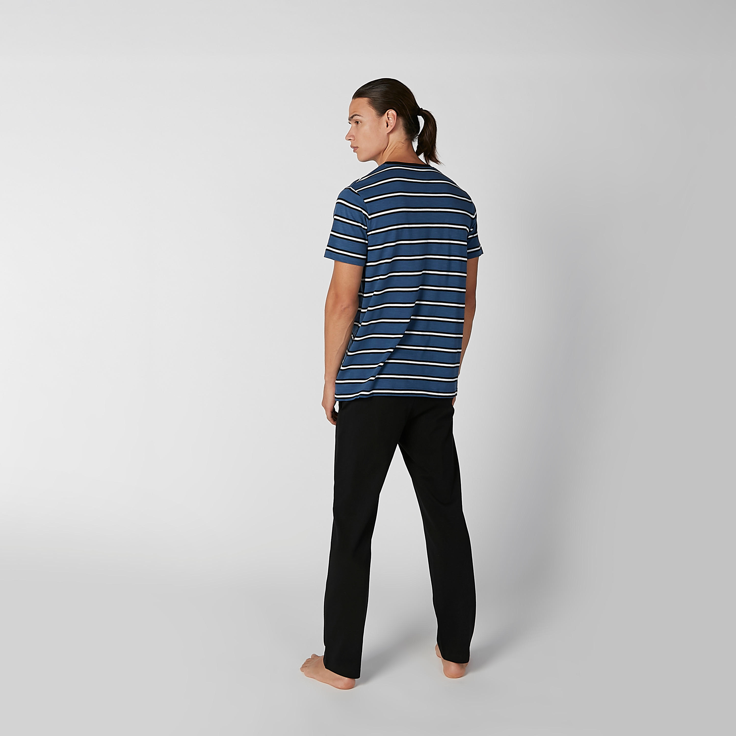 طقم بنطال بيجاما طويل وتيشيرت مقلّم بياقة مستديرة-men-clothing-nightwear-sets-image-2