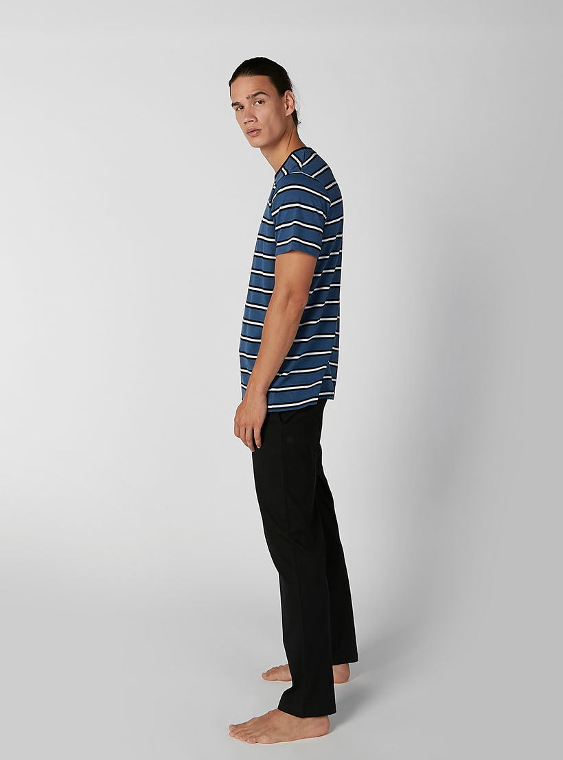 طقم بنطال بيجاما طويل وتيشيرت مقلّم بياقة مستديرة-men-clothing-nightwear-sets-image-1