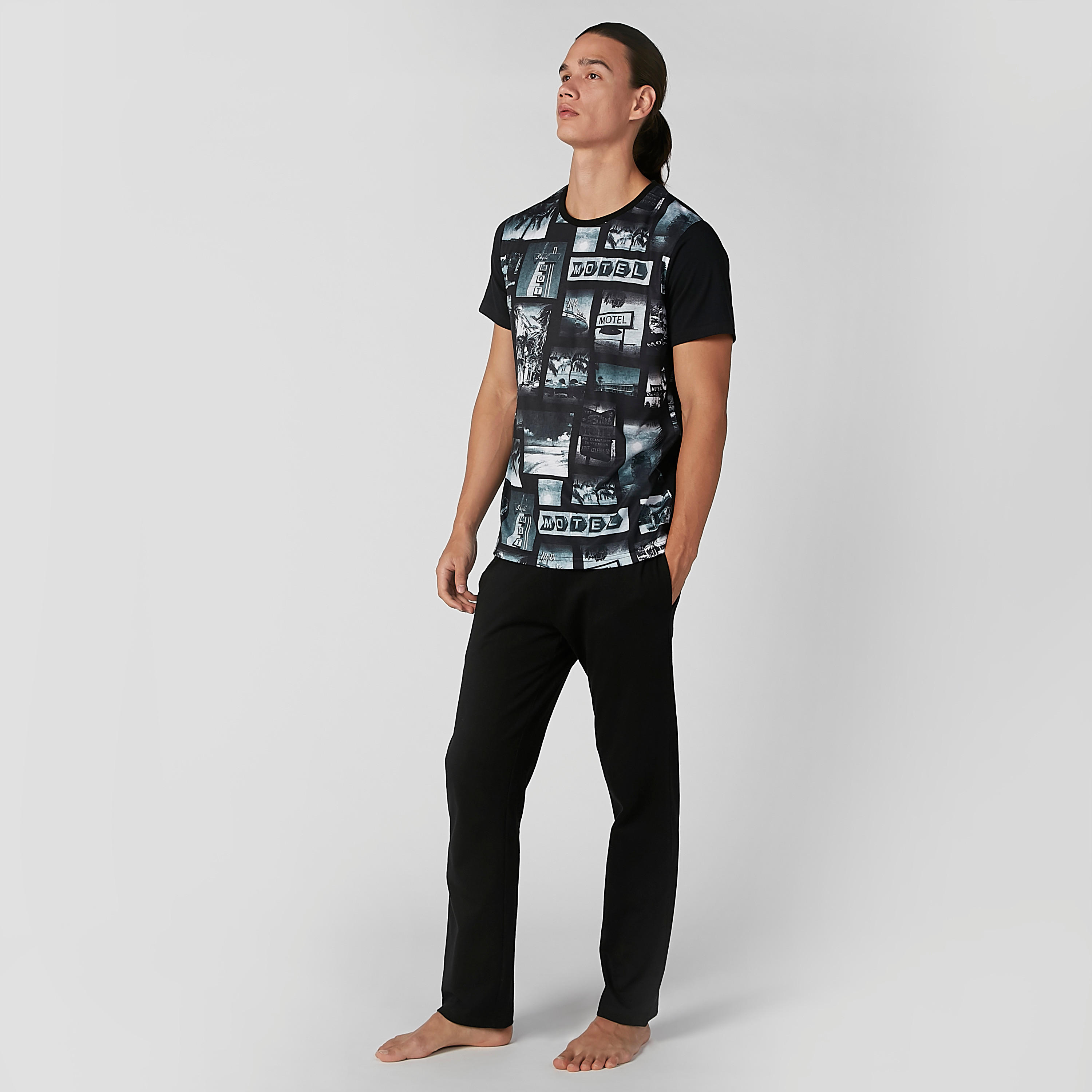 طقم بنطال بيجاما وتيشيرت بياقة مستديرة وطبعات جرافيك-men-clothing-nightwear-sets-image-3
