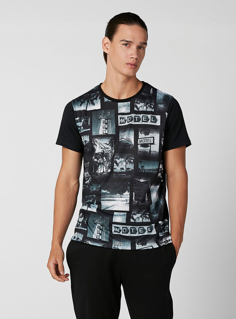 طقم بنطال بيجاما وتيشيرت بياقة مستديرة وطبعات جرافيك-men-clothing-nightwear-sets-image-2
