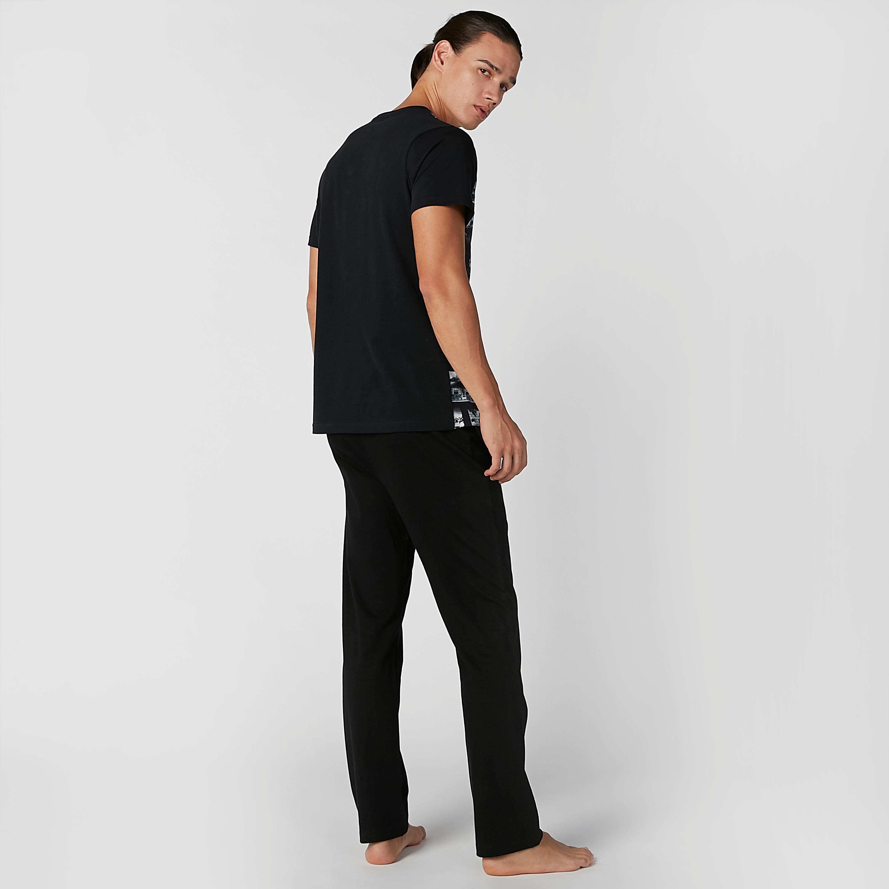 طقم بنطال بيجاما وتيشيرت بياقة مستديرة وطبعات جرافيك-men-clothing-nightwear-sets-image-1