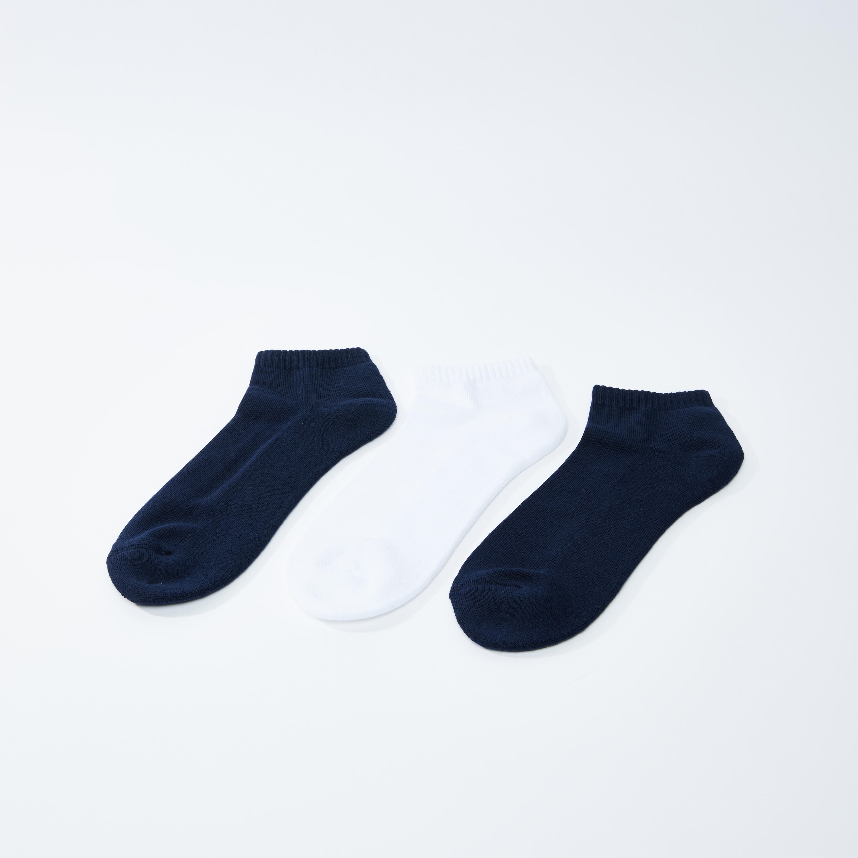 جوارب بارزة الملمس بطول الكاحل بحواف مضلّعة - طقم من 3 أزواج-men-socks-image-2