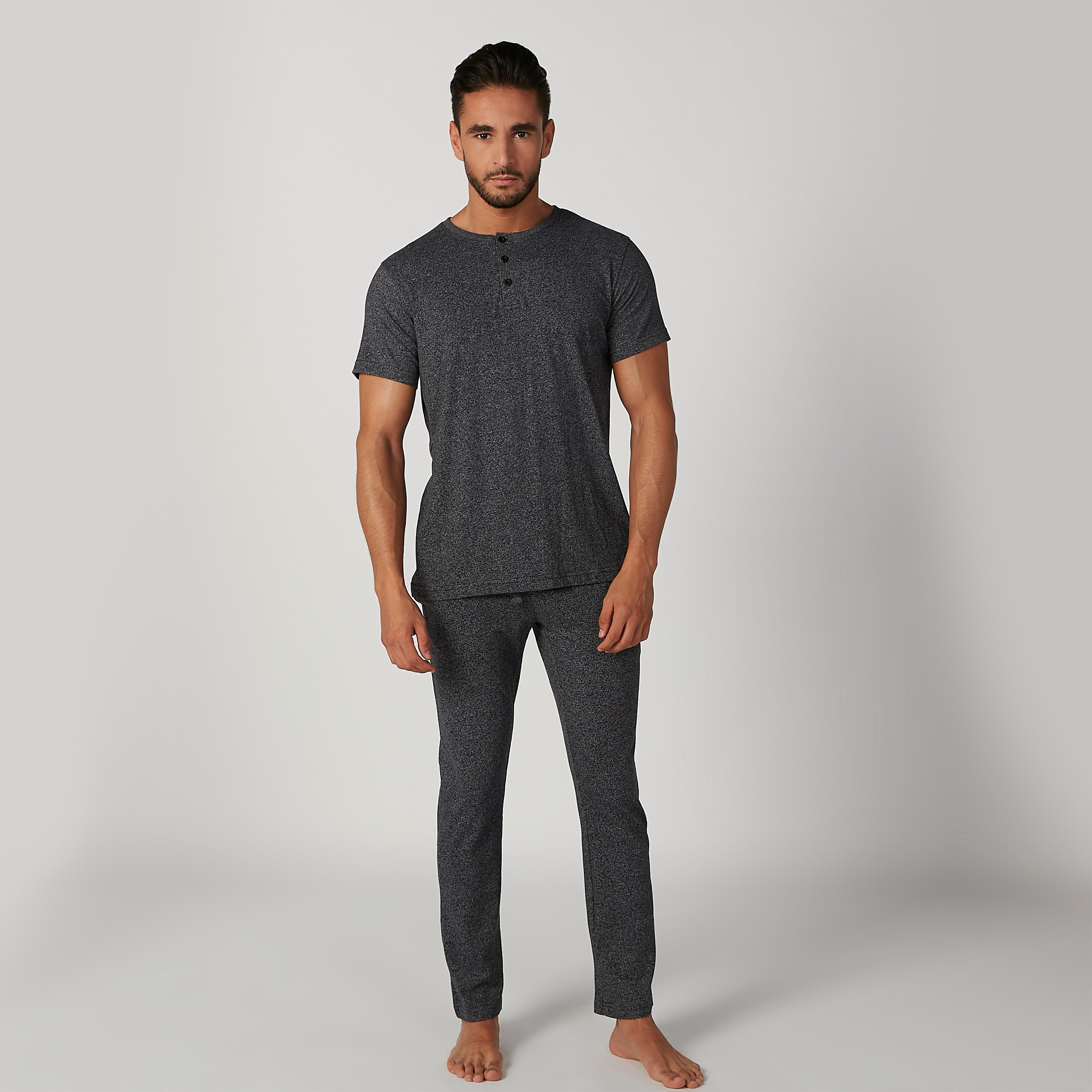 طقم بنطلون بيجاما وتيشيرت سادة بياقة هينلي-men-clothing-nightwear-sets-image-1