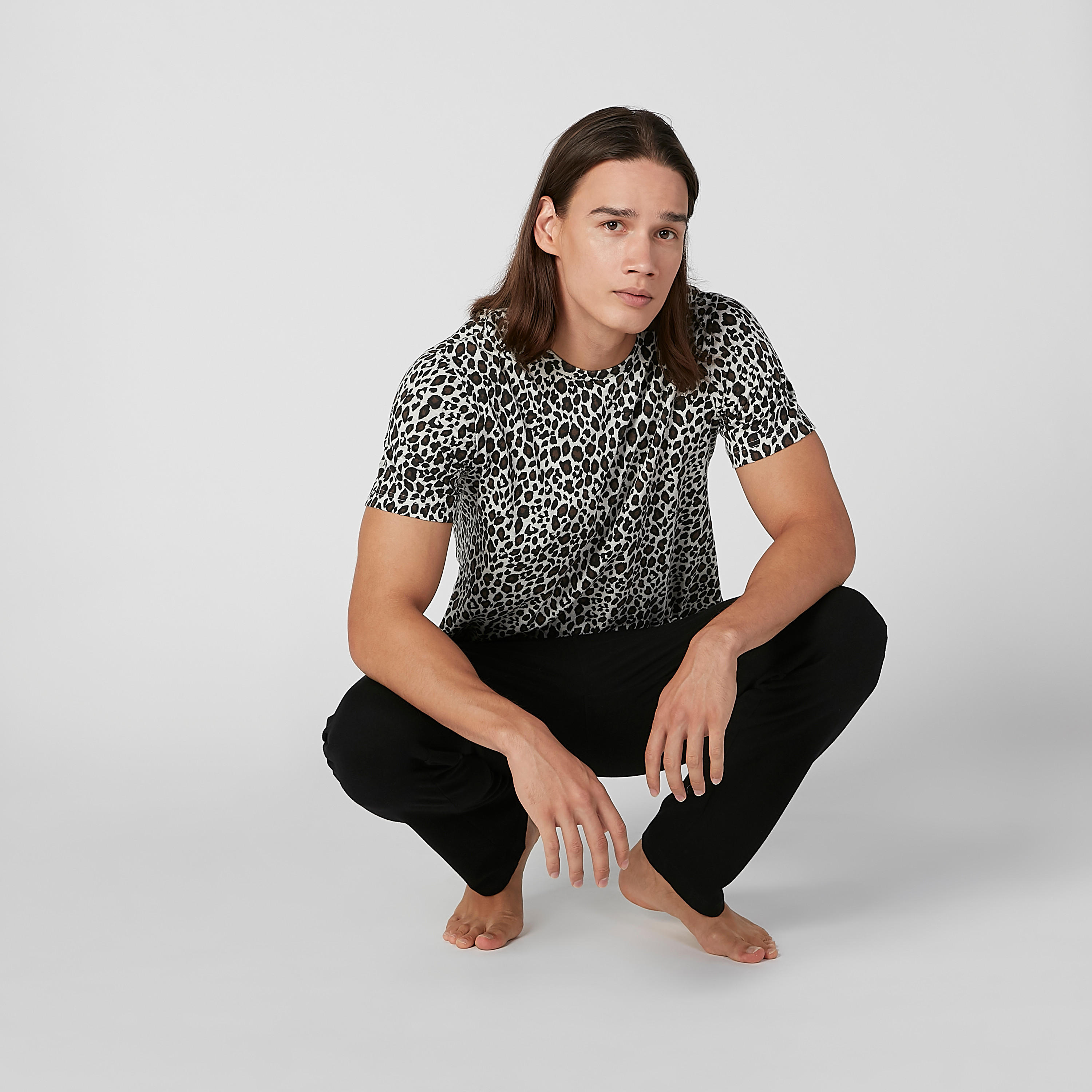 طقم بنطلون بيجاما وتيشيرت بياقة مستديرة وطبعات حيوانات-men-clothing-nightwear-sets-image-2