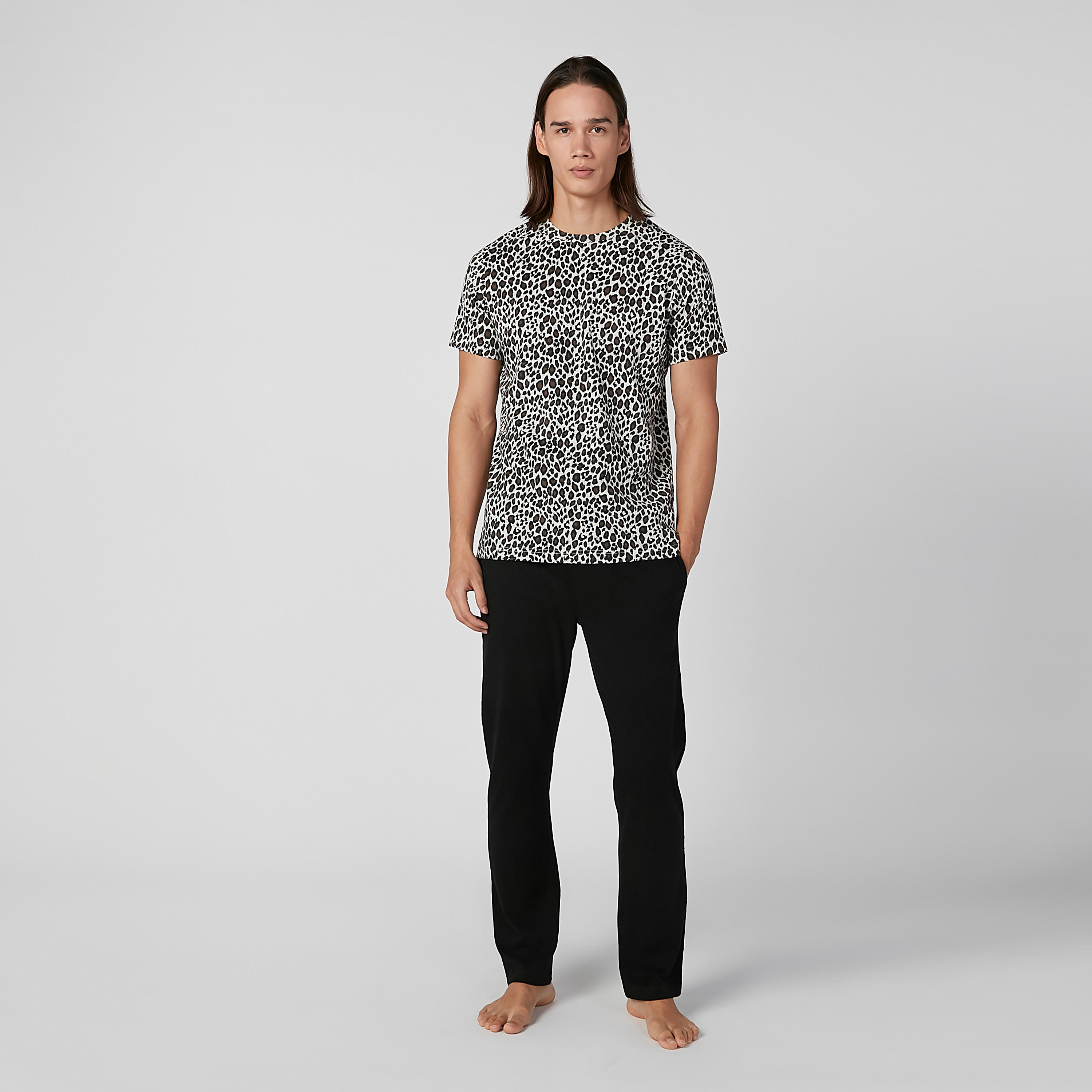 طقم بنطلون بيجاما وتيشيرت بياقة مستديرة وطبعات حيوانات-men-clothing-nightwear-sets-image-3