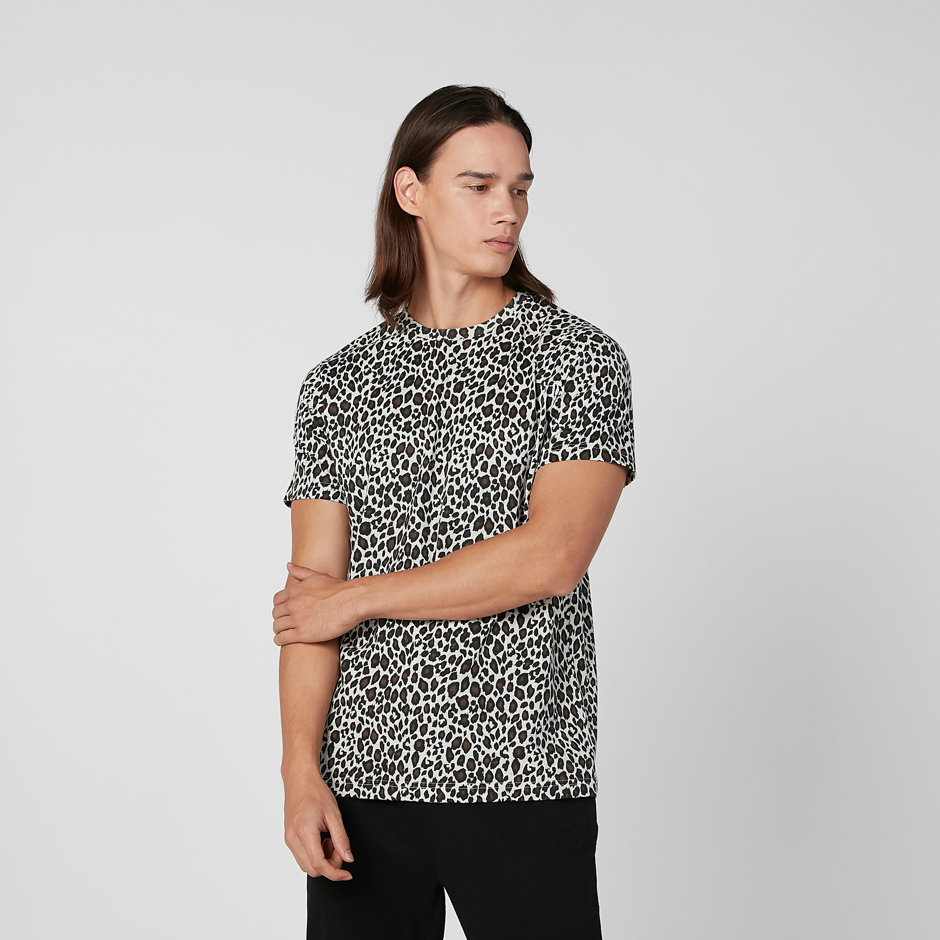 طقم بنطلون بيجاما وتيشيرت بياقة مستديرة وطبعات حيوانات-men-clothing-nightwear-sets-image-1