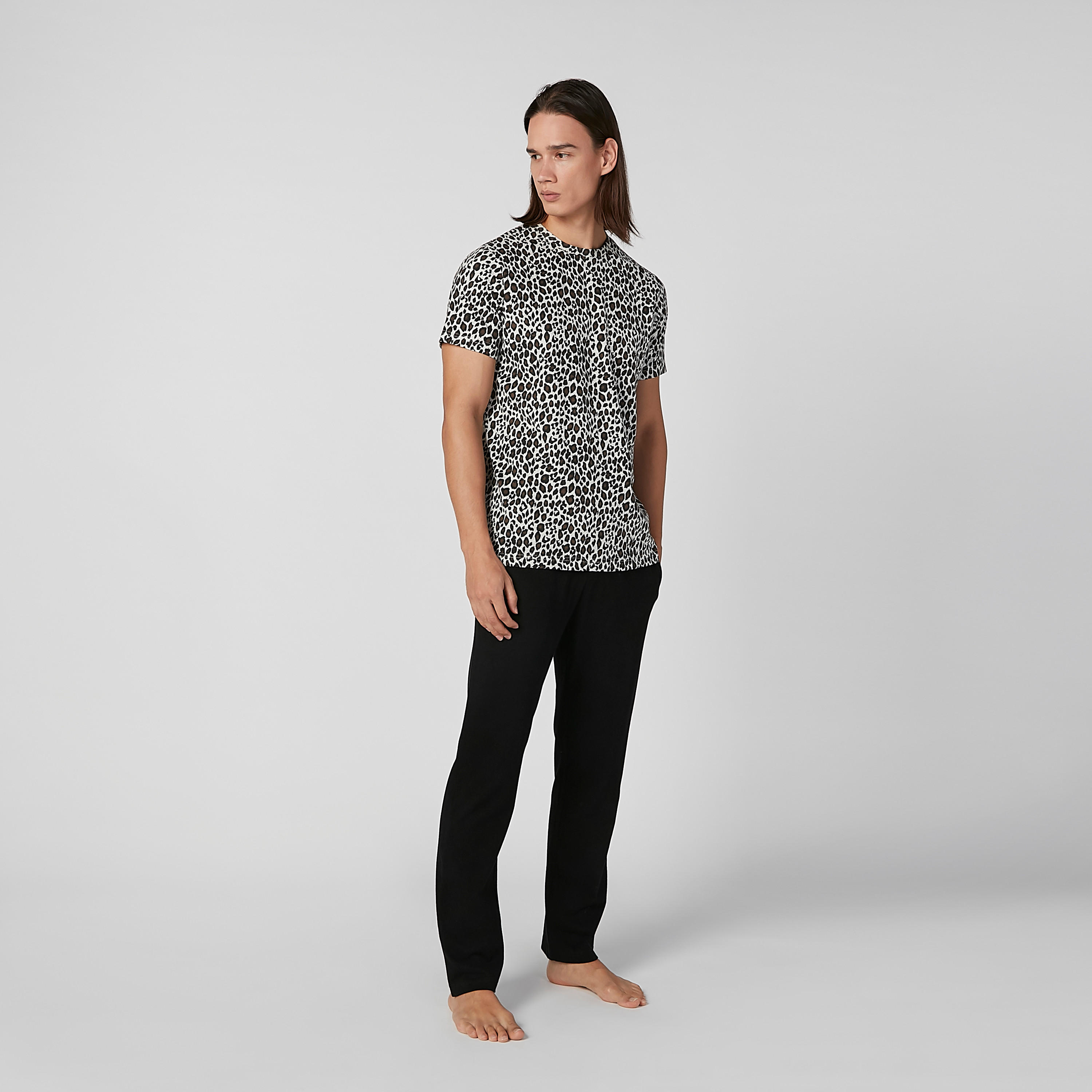 طقم بنطلون بيجاما وتيشيرت بياقة مستديرة وطبعات حيوانات-men-clothing-nightwear-sets-image-4