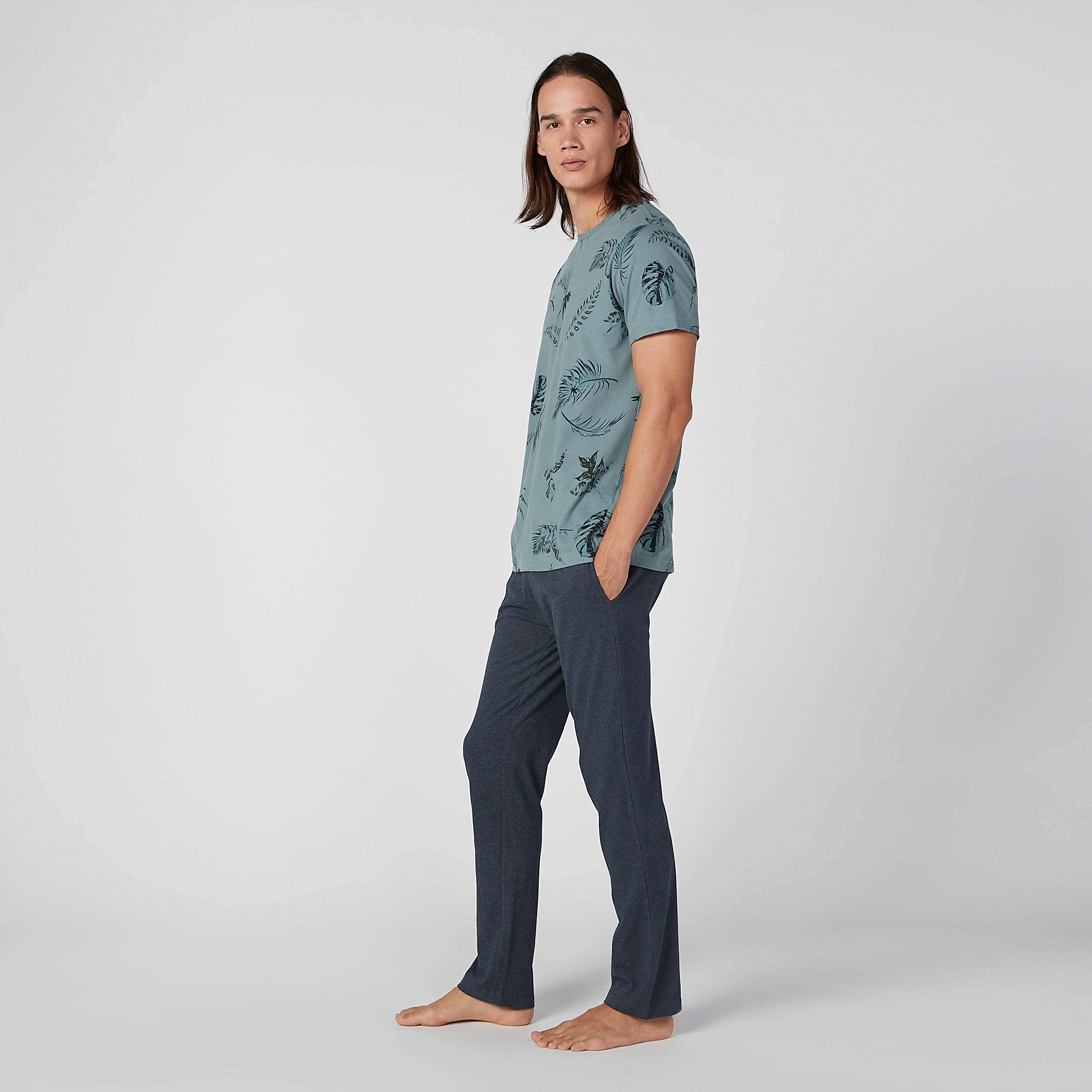 طقم بنطلون بيجاما سادة وتيشيرت بياقة مستديرة وطبعات-men-clothing-nightwear-sets-image-3