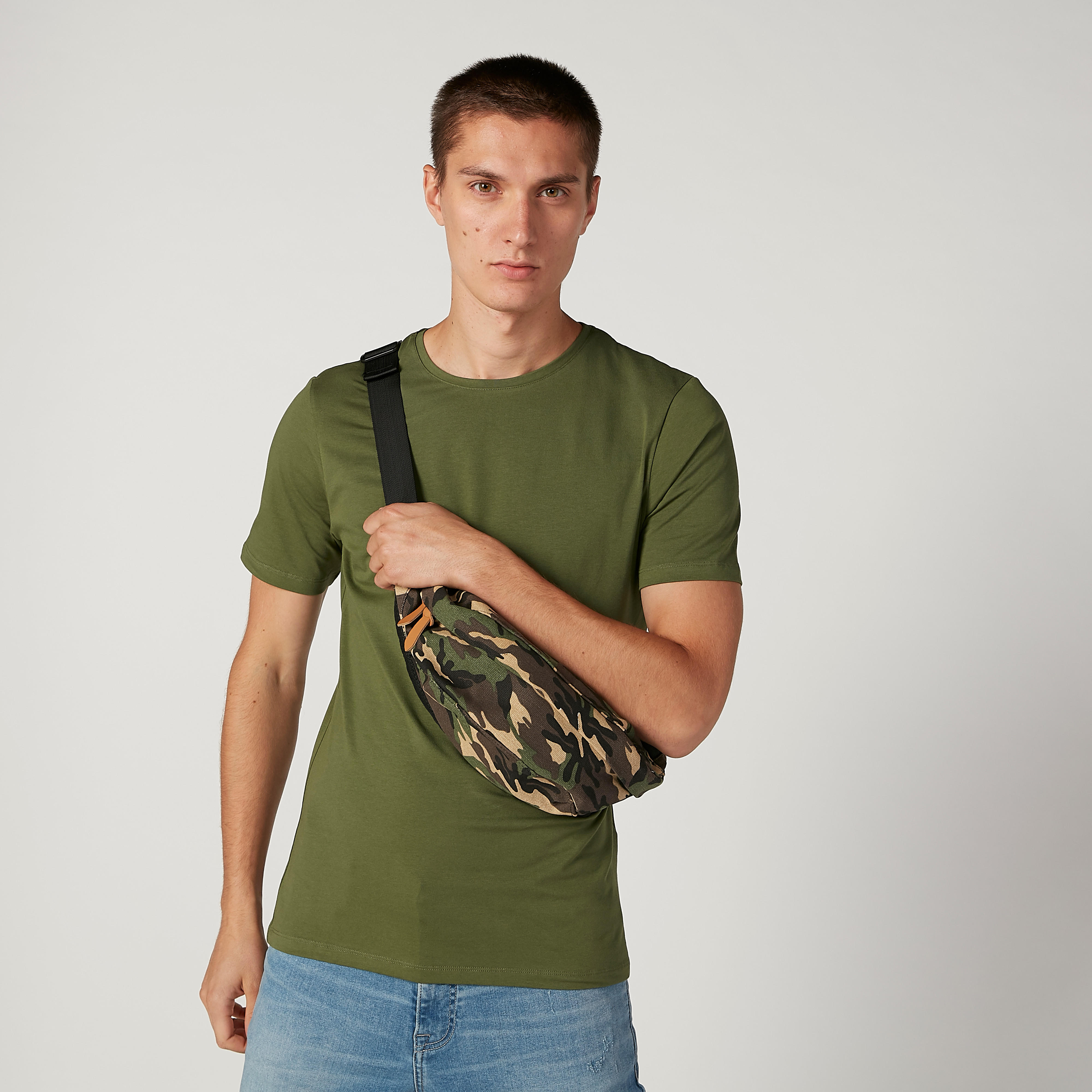 شنطة خصر بحزام قابل للتعديل وإبزيم إغلاق وطبعات مموهة-men-bags-image-4