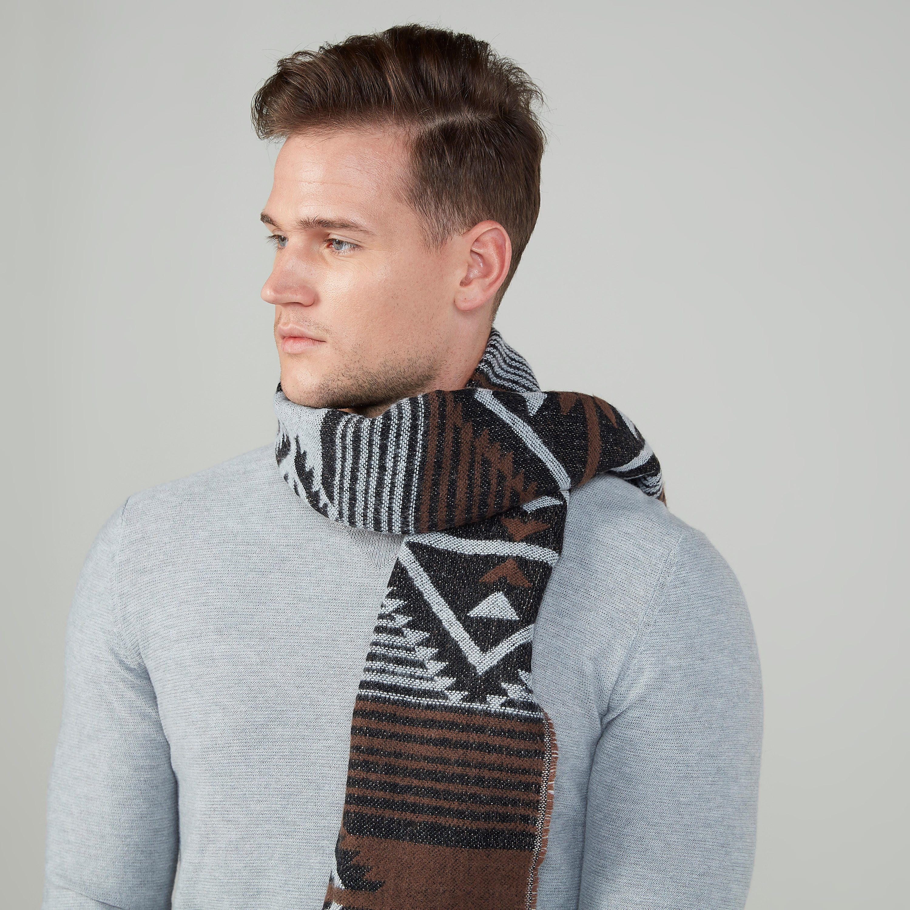 وشاح مقلّم  بشراشيب-men-scarvesandgloves-image-2