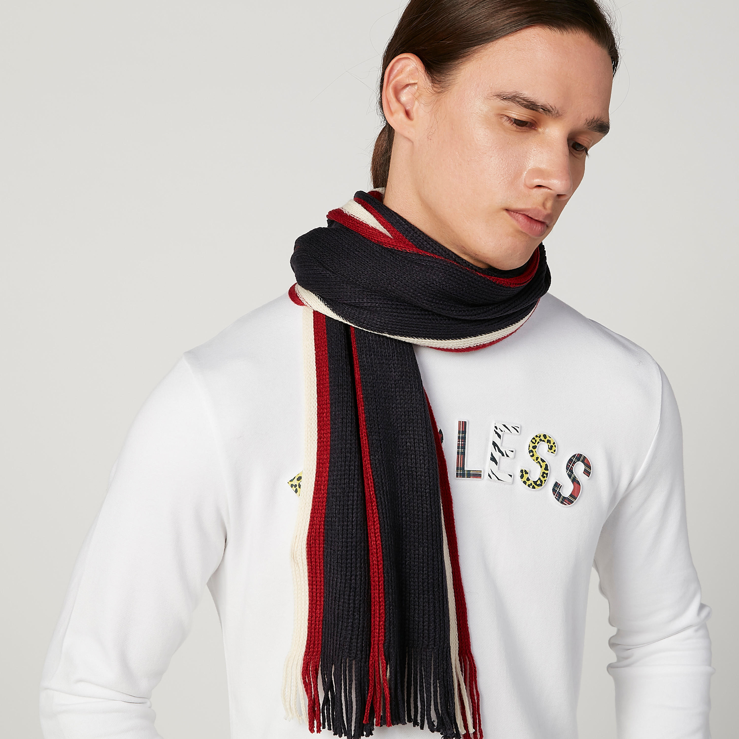 وشاح مخطط بارز الملمس بشراشيب-men-scarvesandgloves-image-2