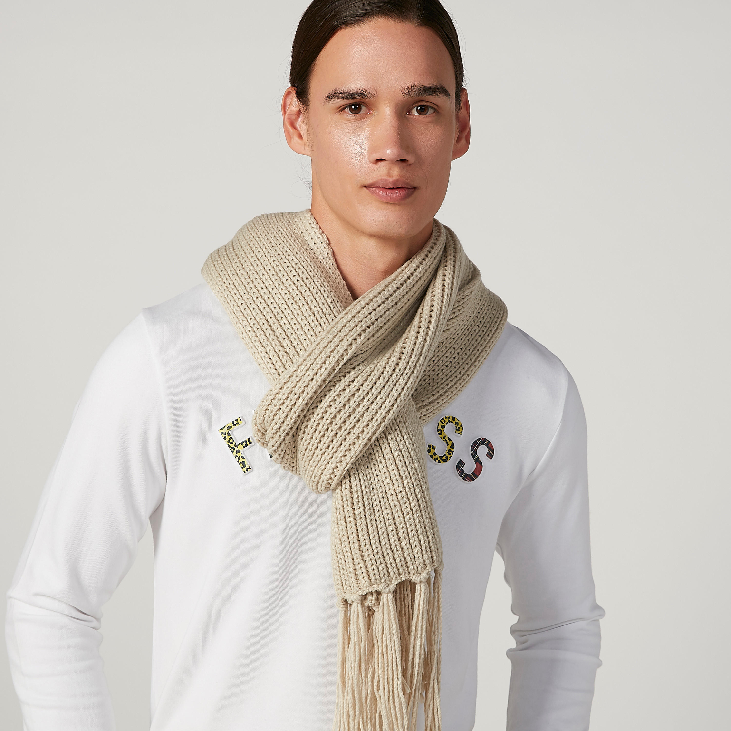 وشاح بارز الملمس بشرّابات-men-scarvesandgloves-image-2