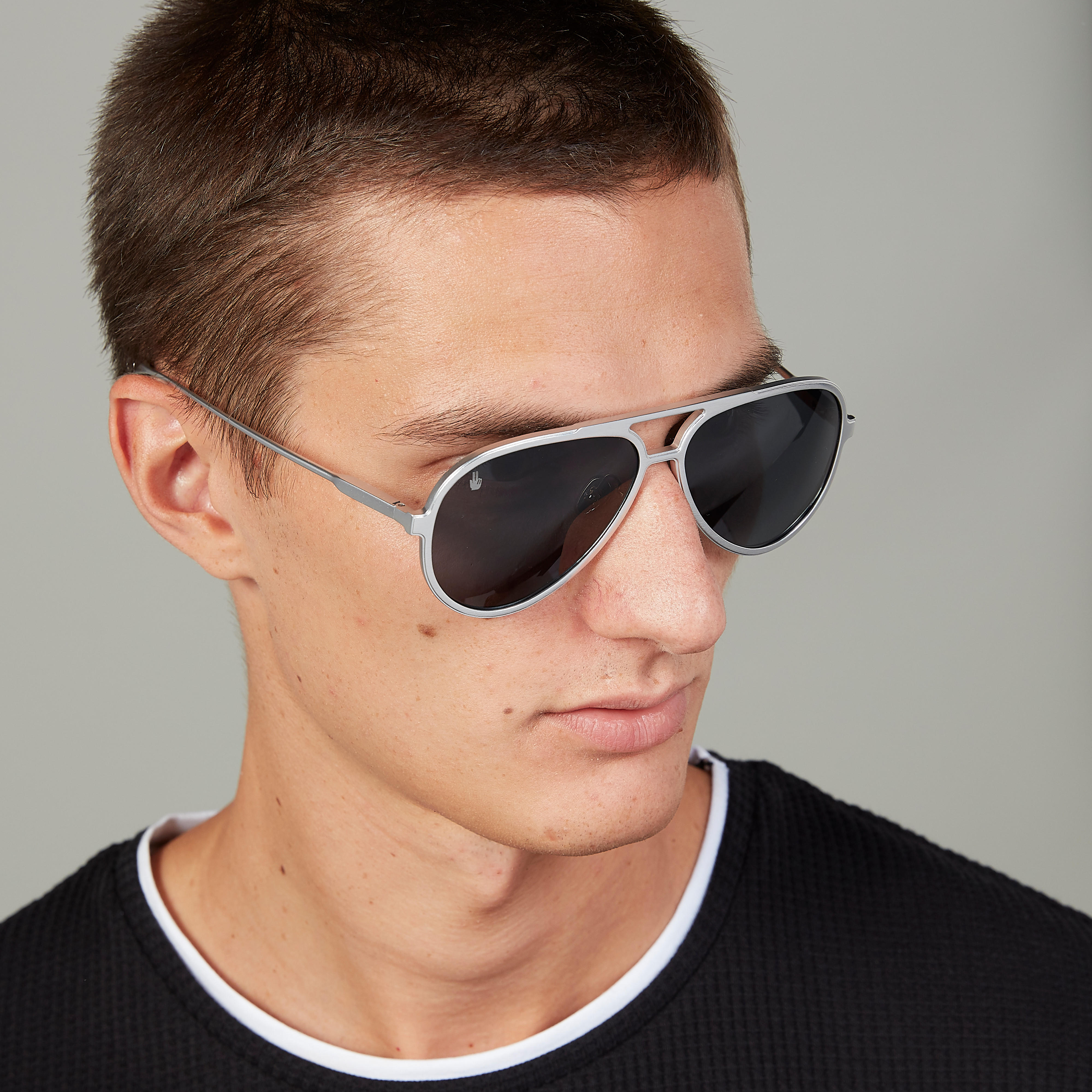 نظّارة شمسية واي فيرار بإطار كامل ووسادات للأنف أوكيالي بوناني-men-sunglasses-image-2