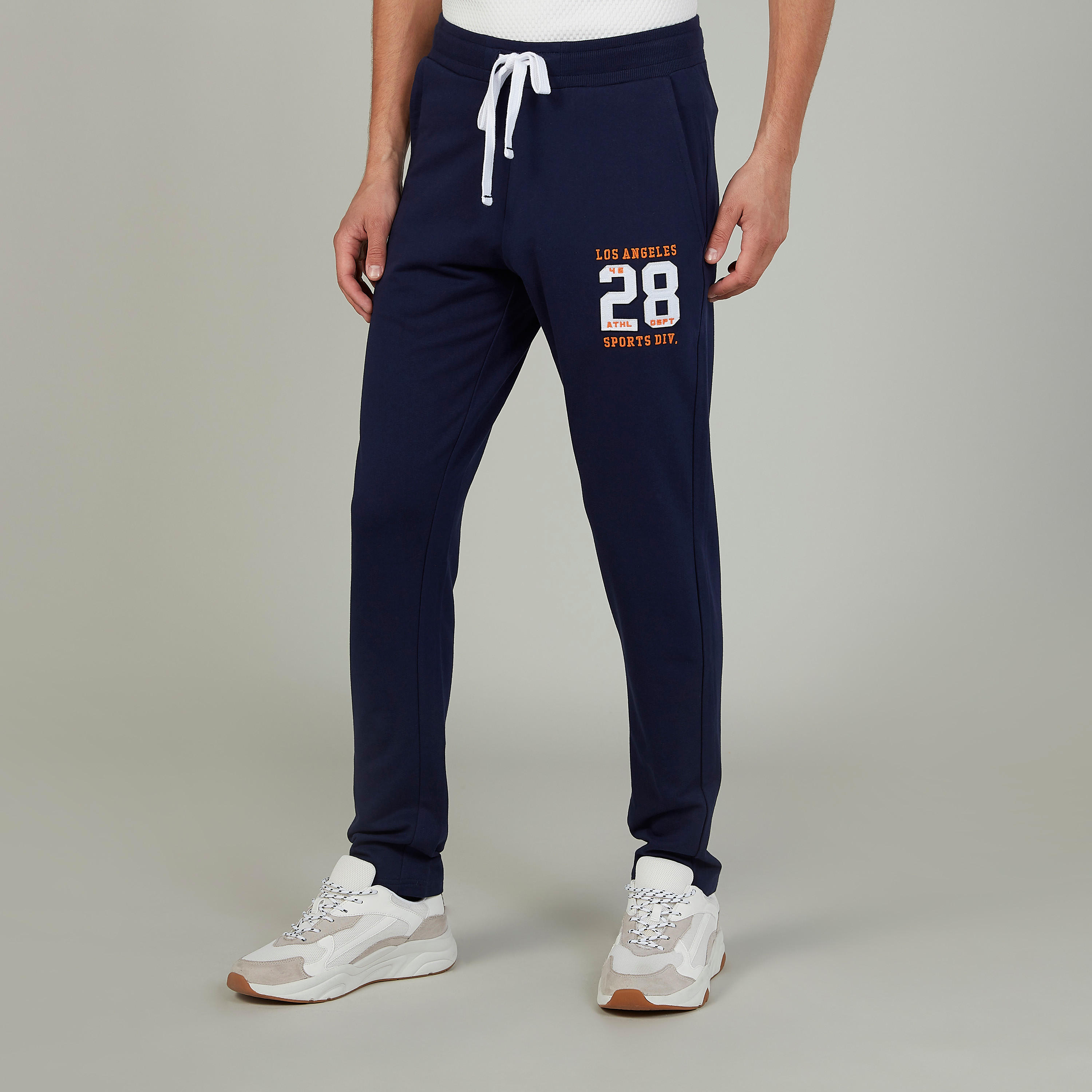 بنطلون رياضي طويل بطبعات وخصر مطّاطي وجيوب-men-clothing-bottoms-joggers-image-1