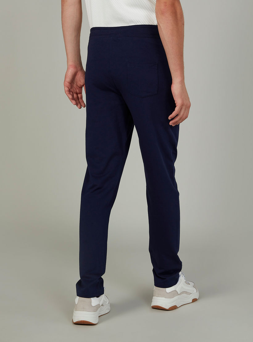 بنطلون رياضي طويل بطبعات وخصر مطّاطي وجيوب-men-clothing-bottoms-joggers-image-4