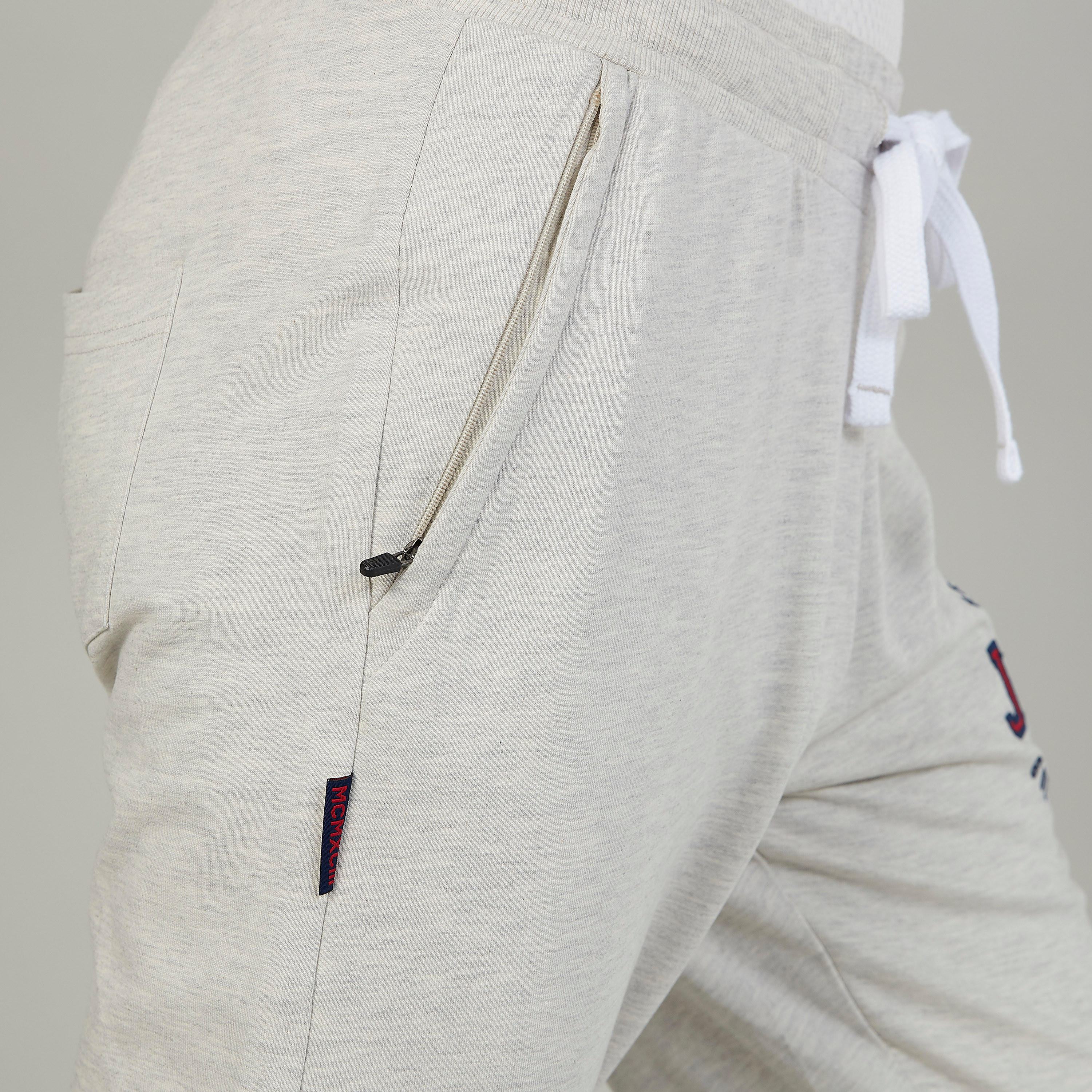 بنطلون رياضي بخصر مطّاطي وجيوب وطبعات-men-clothing-bottoms-joggers-image-3