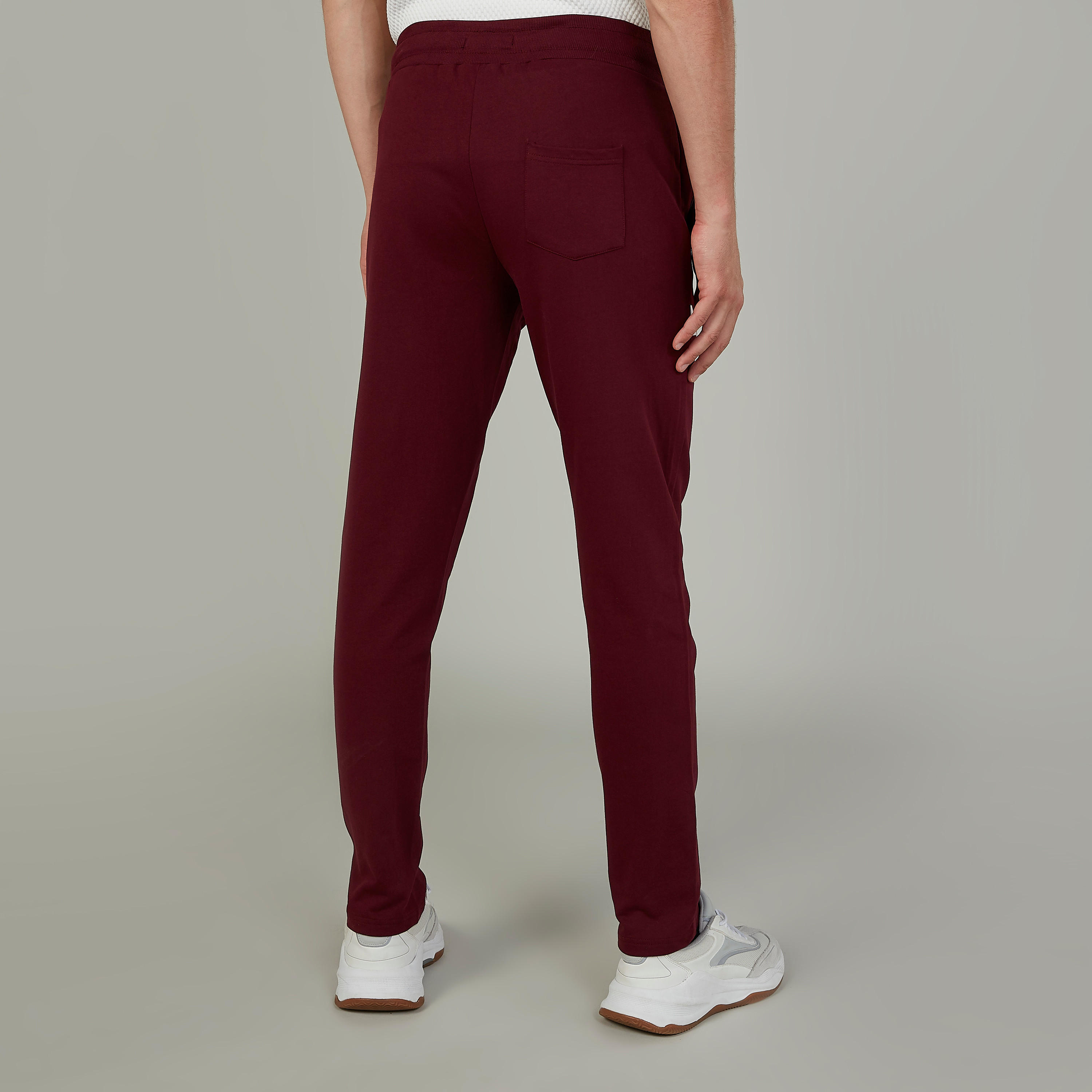 بنطلون بخصر مطاطي وجيوب بطبعات-men-clothing-bottoms-joggers-image-4