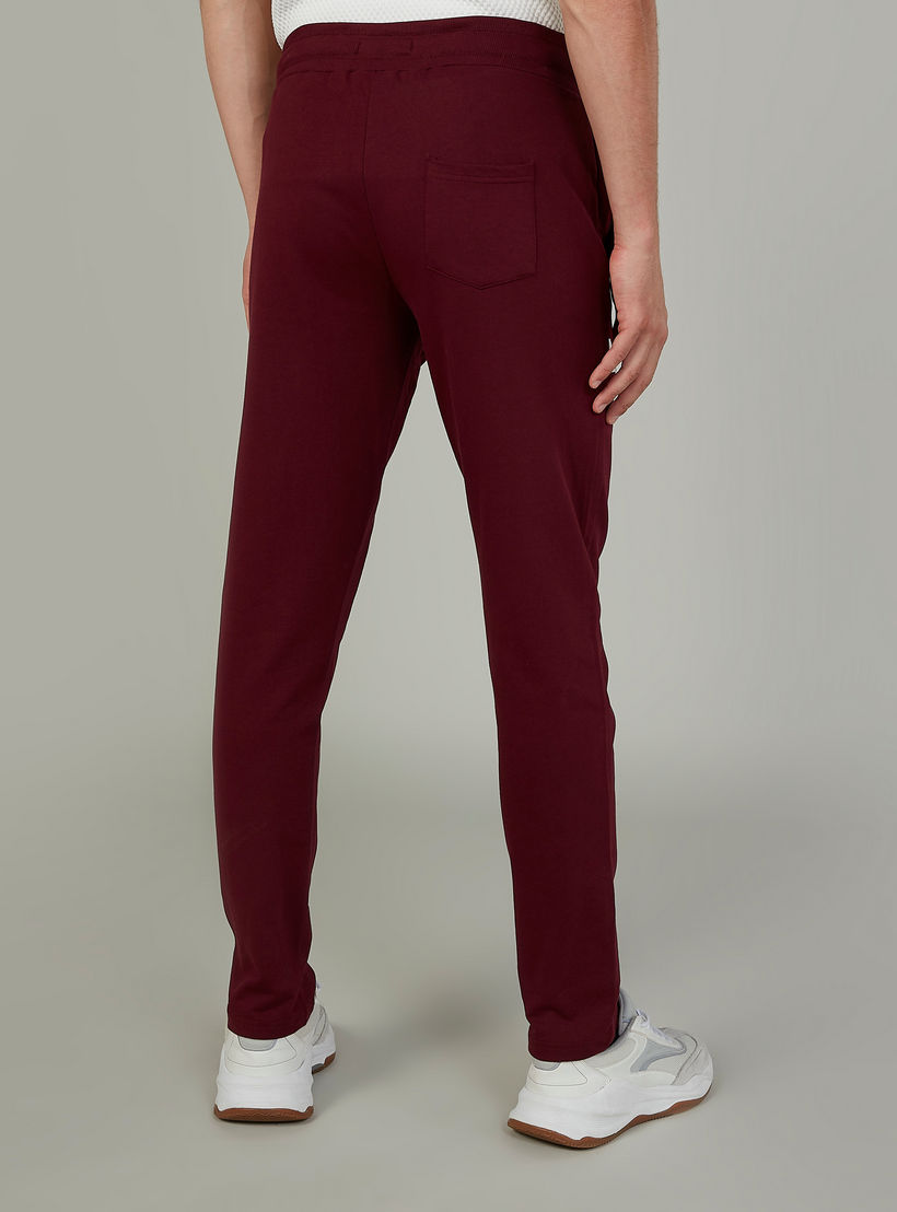 بنطلون بخصر مطاطي وجيوب بطبعات-men-clothing-bottoms-joggers-image-4