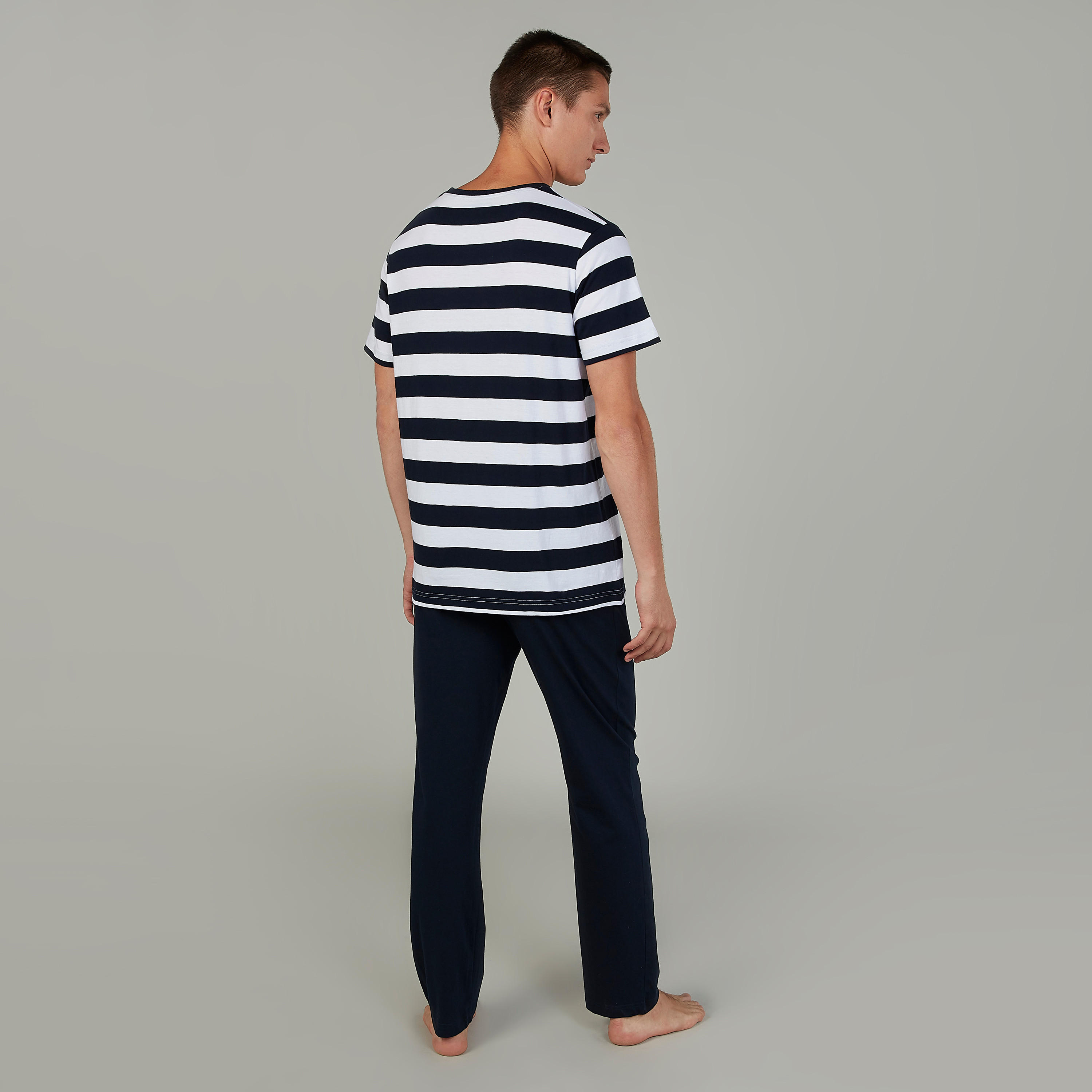 طقم بنطلون بيجاما طويل سادة وتيشيرت مقلّم بياقة ضيقة-men-clothing-nightwear-sets-image-3