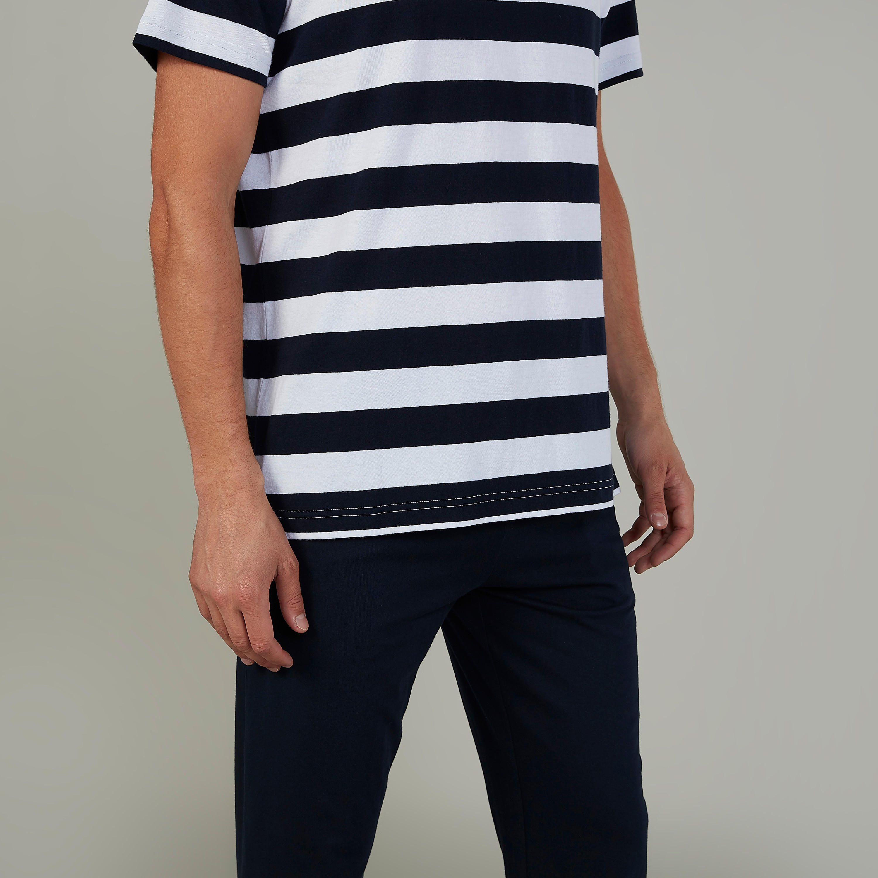 طقم بنطلون بيجاما طويل سادة وتيشيرت مقلّم بياقة ضيقة-men-clothing-nightwear-sets-image-5