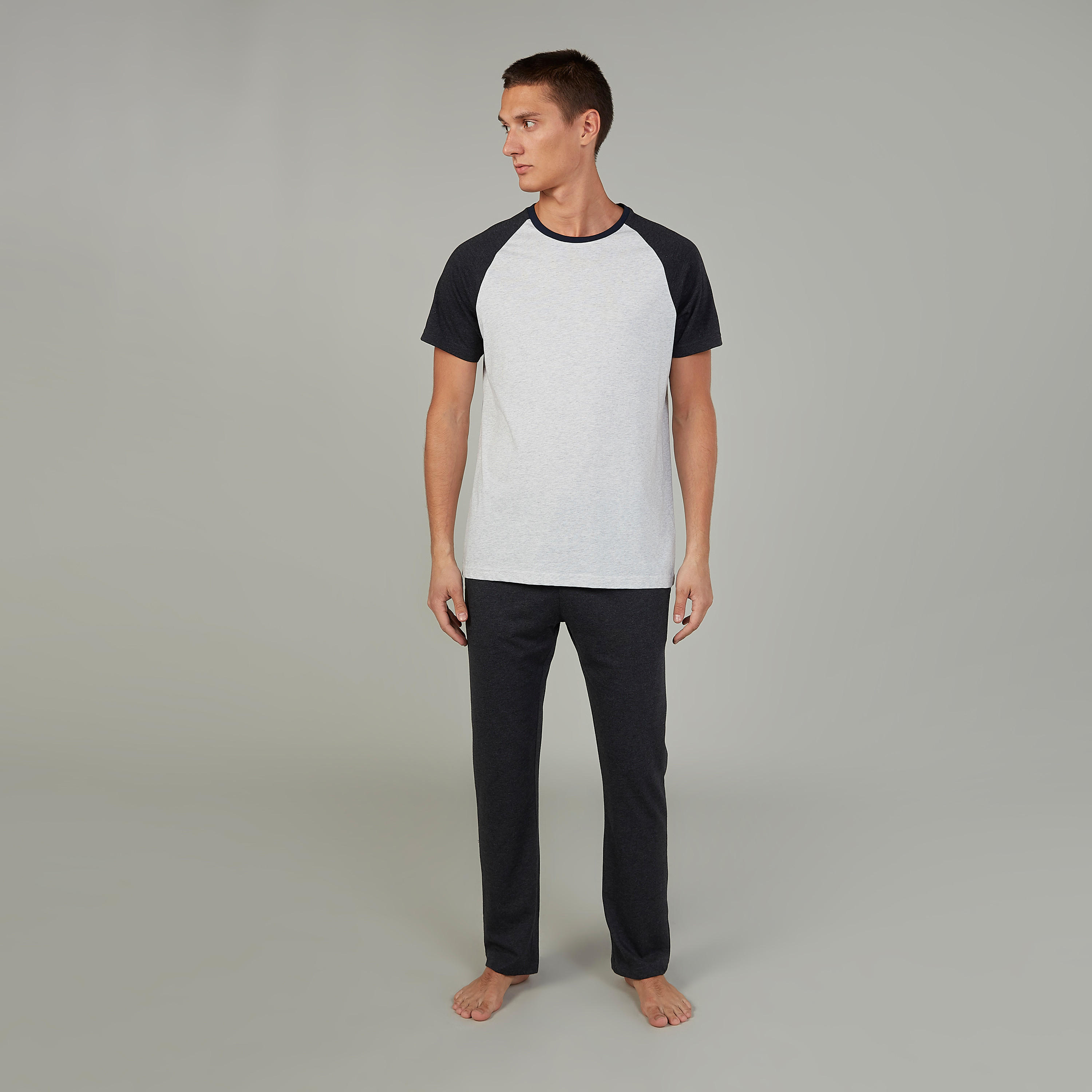 طقم بنطلون بيجاما طويل وتيشيرت سادة بأكمام مغايرة-men-clothing-nightwear-sets-image-5