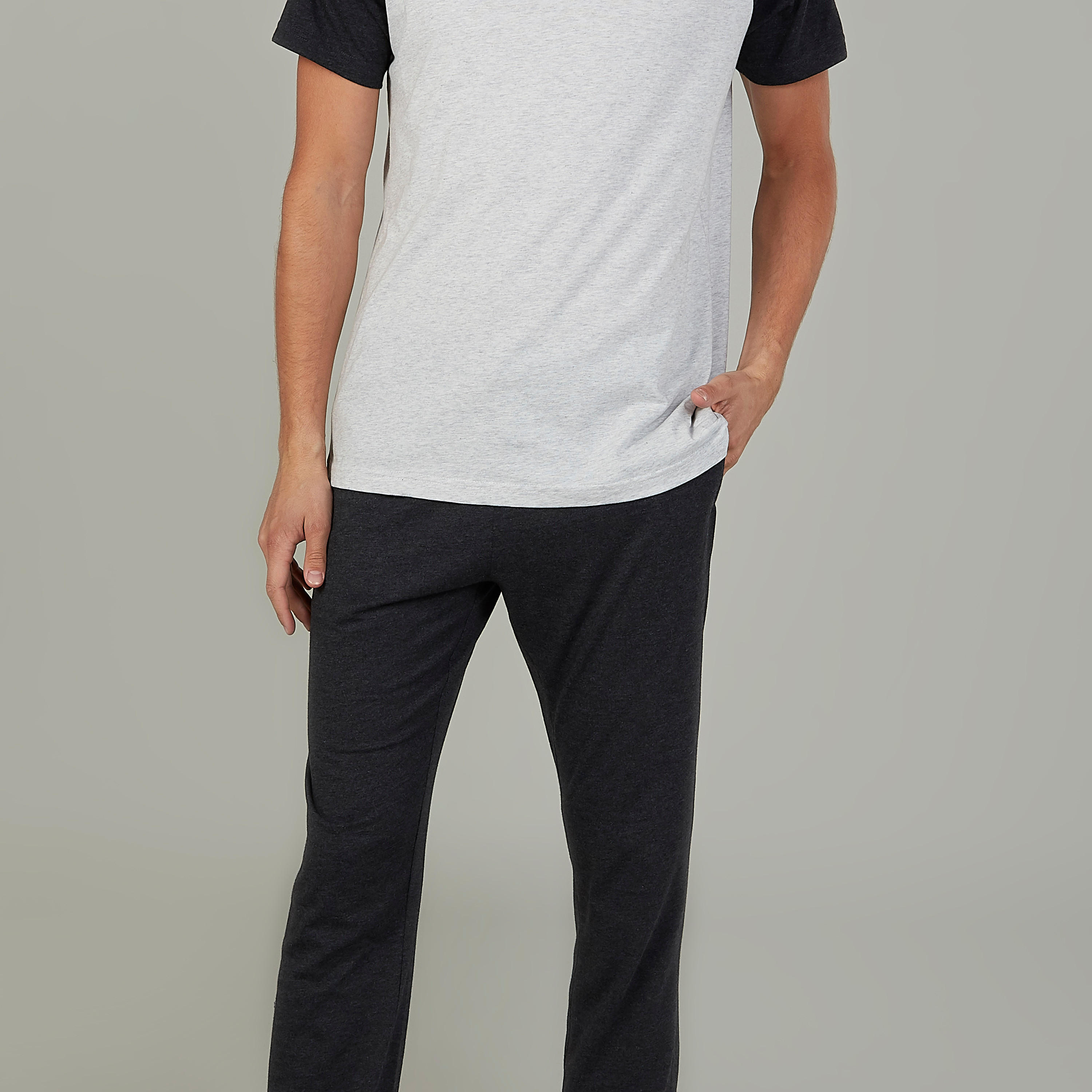 طقم بنطلون بيجاما طويل وتيشيرت سادة بأكمام مغايرة-men-clothing-nightwear-sets-image-1