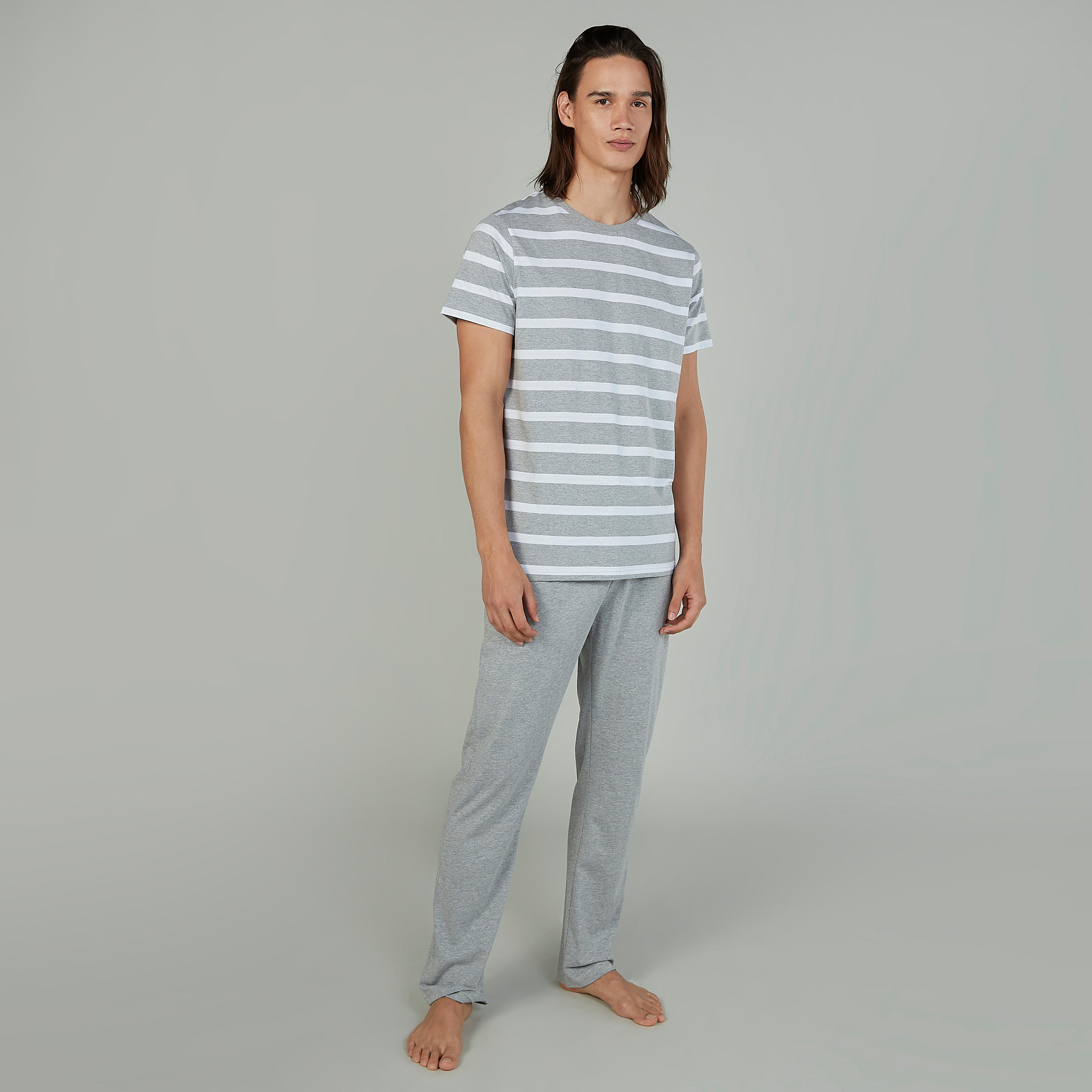 طقم بنطلون بيجاما طويل وتيشيرت مخطط بياقة ضيقة-men-clothing-nightwear-sets-image-1