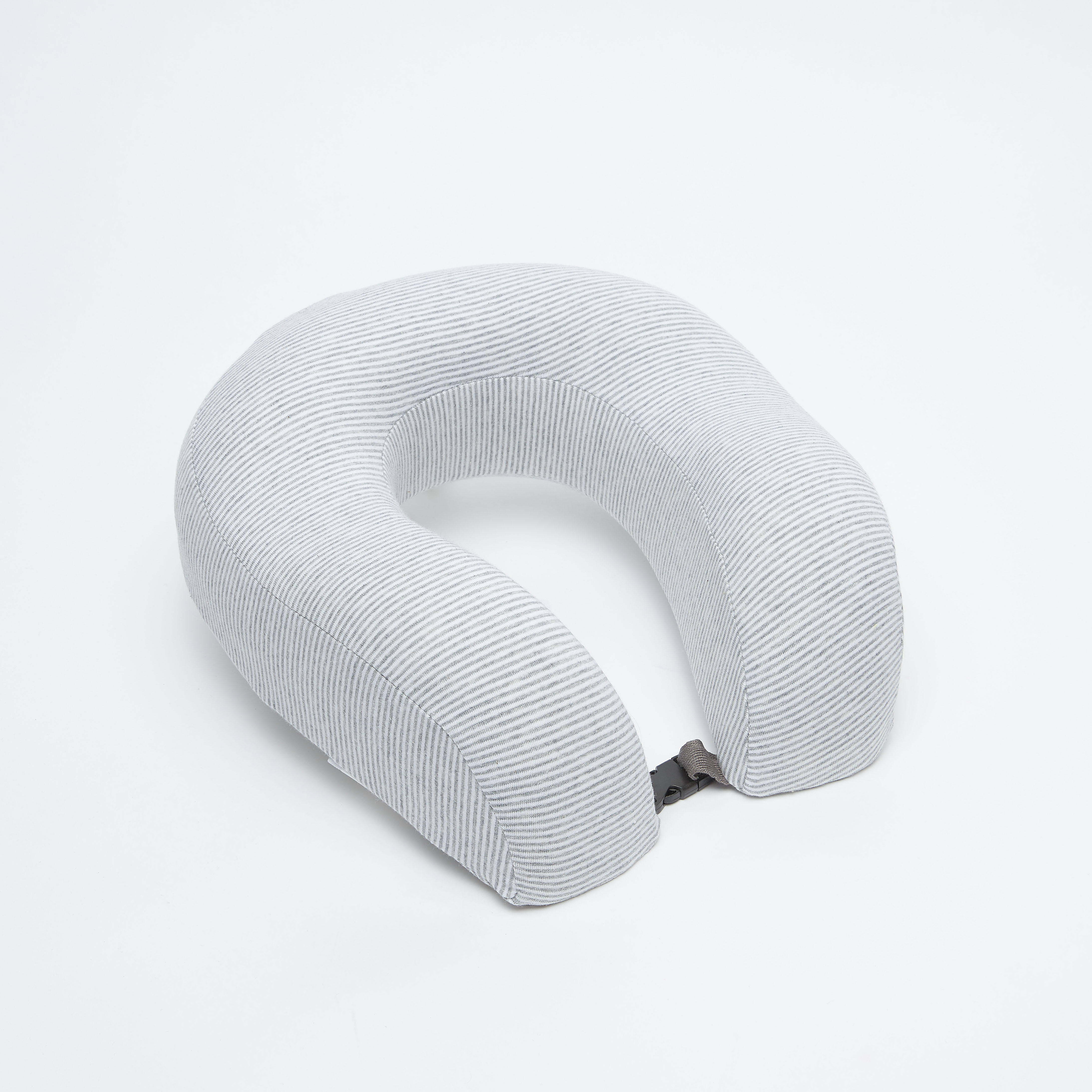 وسادة رقبة مخططة بإبزيم إغلاق-travel-accessories-image-3