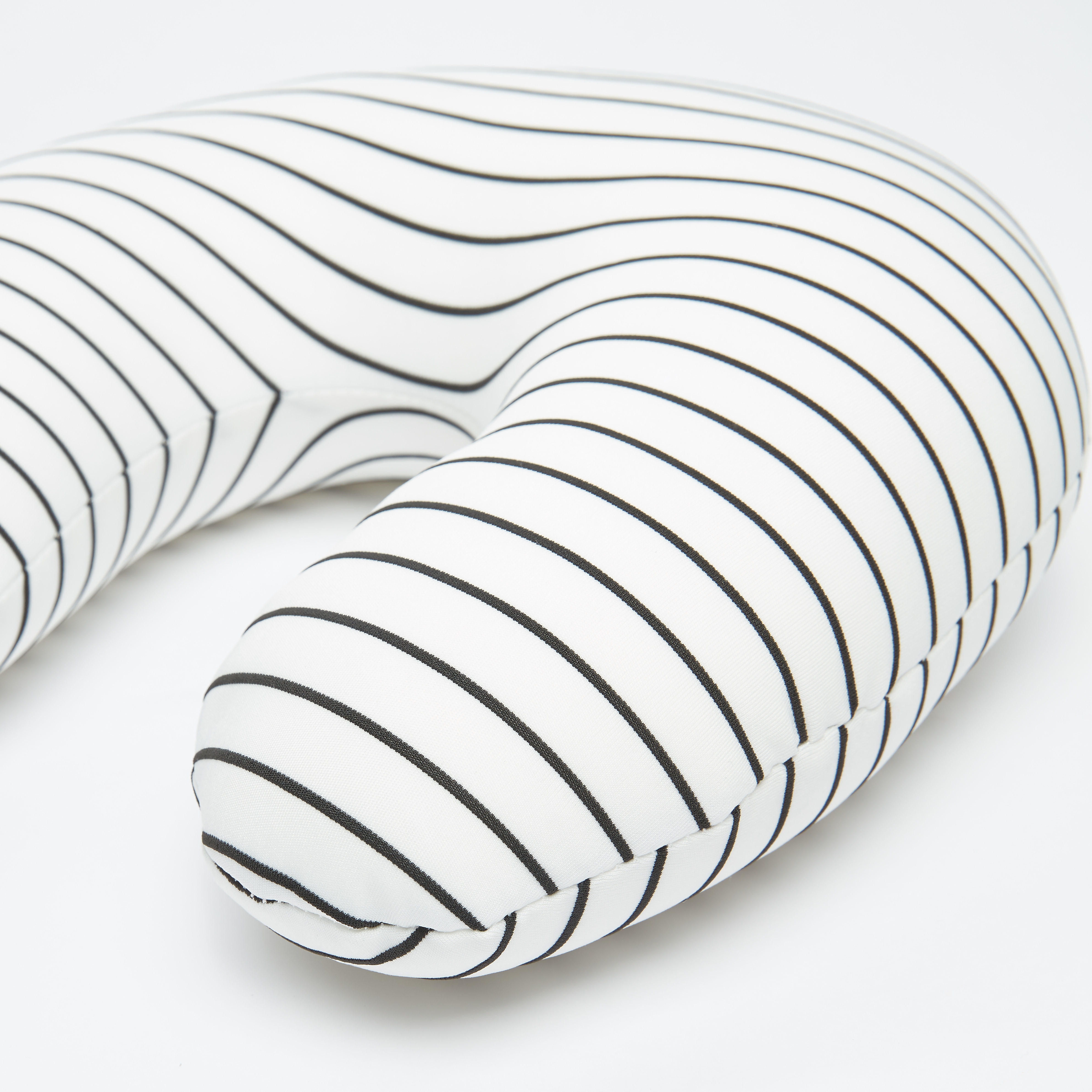 وسادة رقبة مخططة-travel-accessories-image-1
