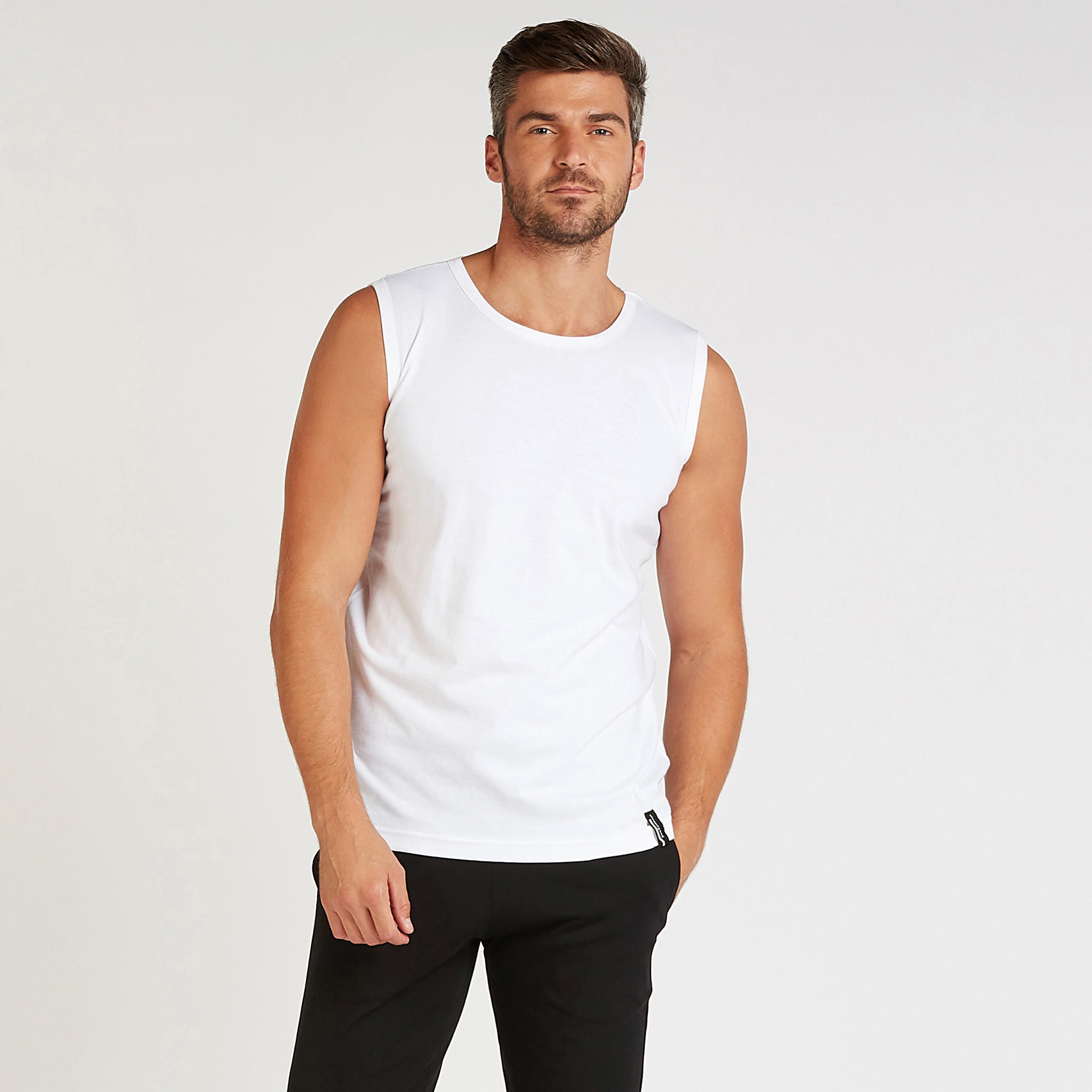 تيشيرت سادة دون أكمام بياقة ضيّقة-men-clothing-nightwear-tshirts-image-4