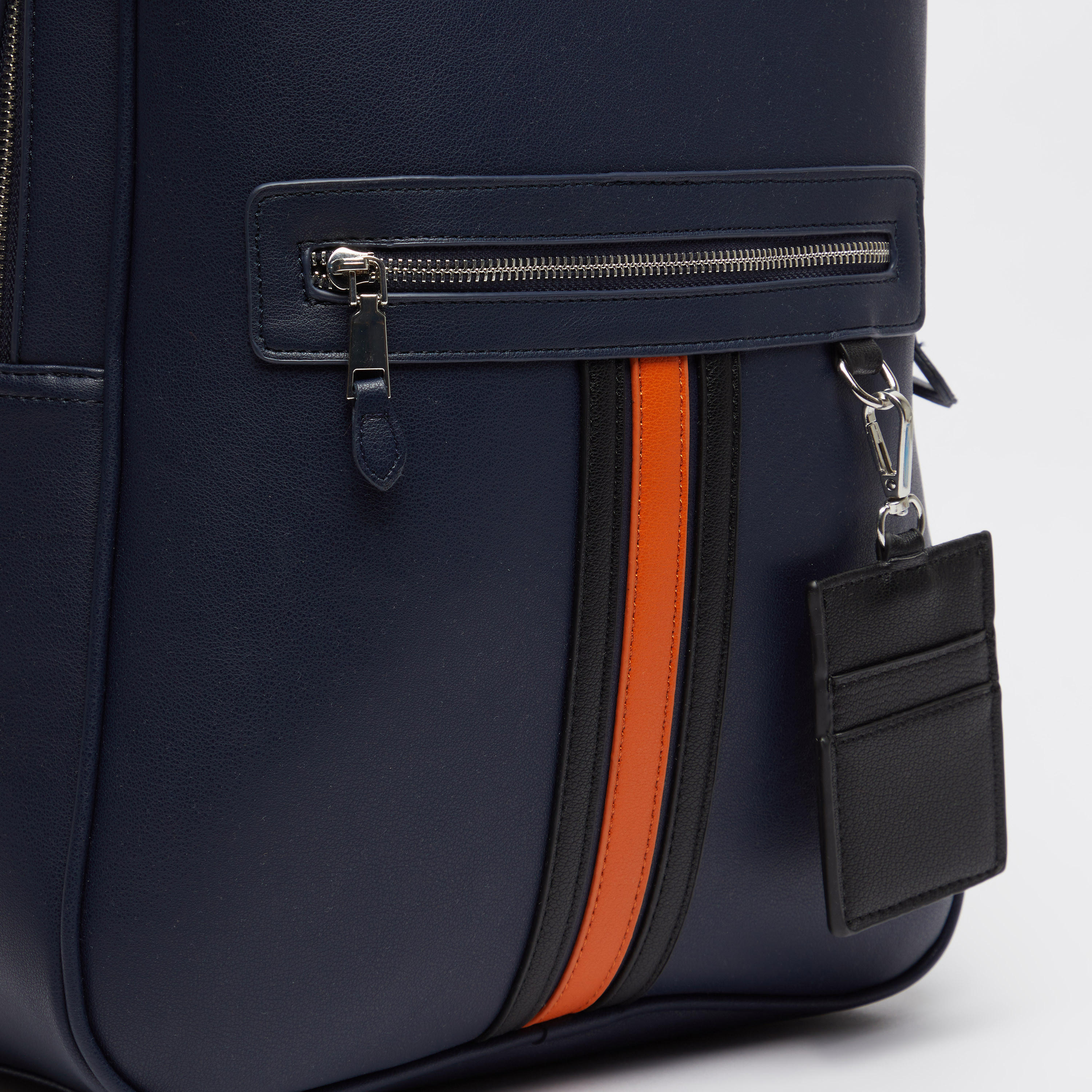 شنطة ظهر بارزة الملمس بحمّالات كتف قابلة للتّعديل وتفاصيل شريط-men-bags-image-3