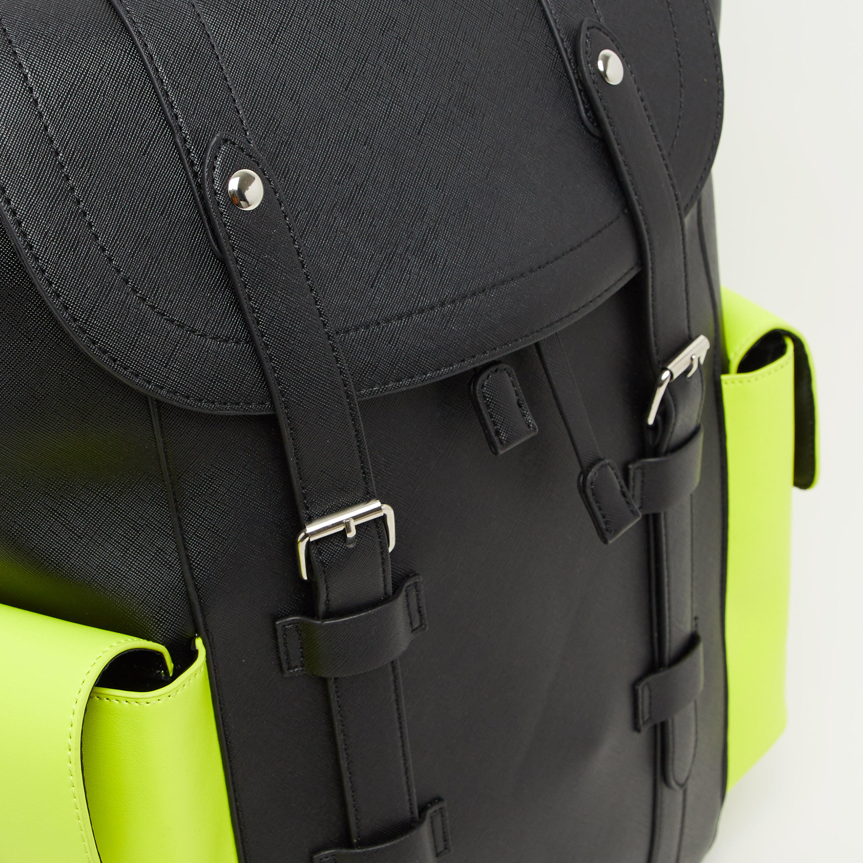شنطة ظهر بارزة الملمس بأربطة وإبزيم إغلاق-men-bags-image-3