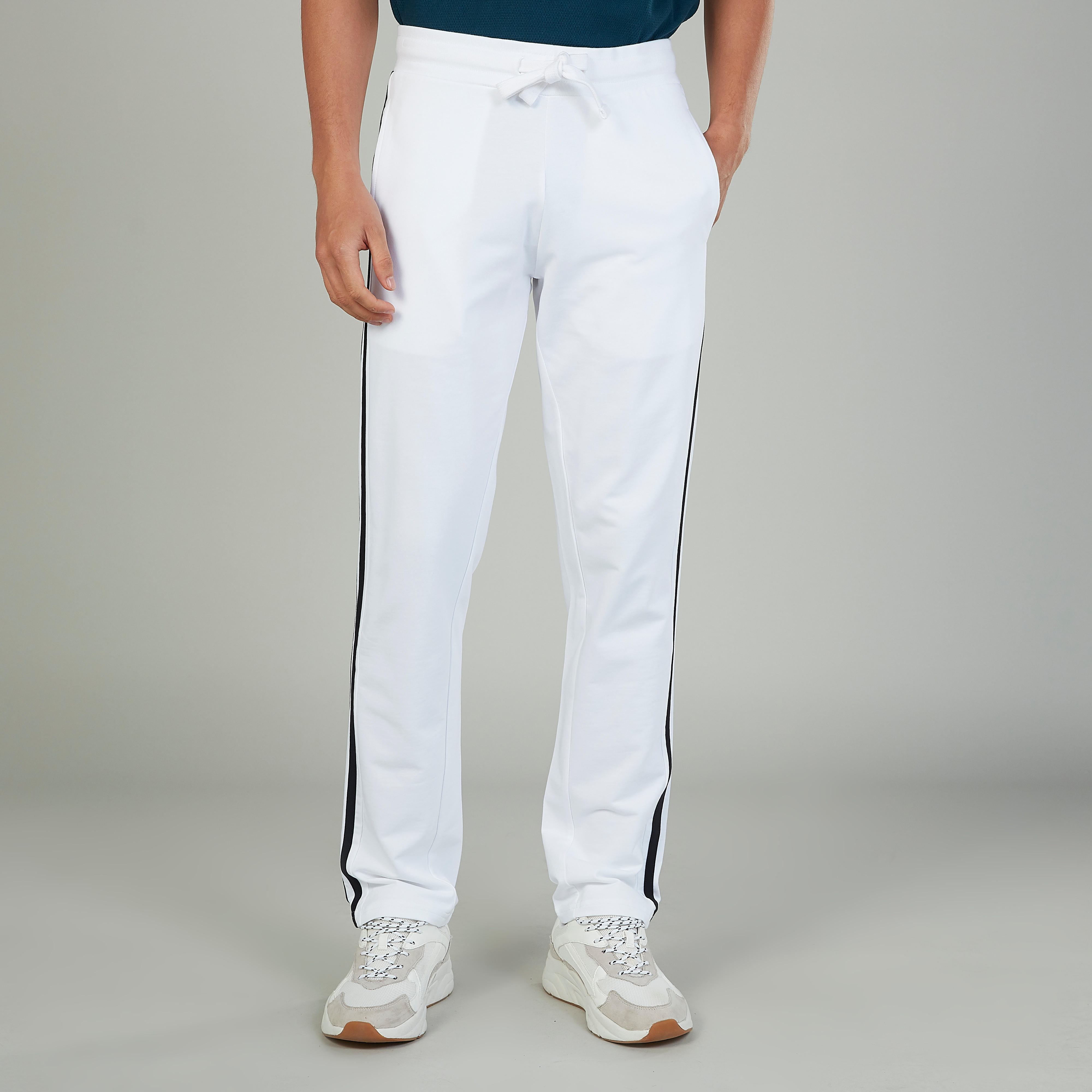 بنطلون سادة بخصر مطّاطي بتفاصيل شريطة مخططة-men-clothing-nightwear-pyjamaandshorts-image-1