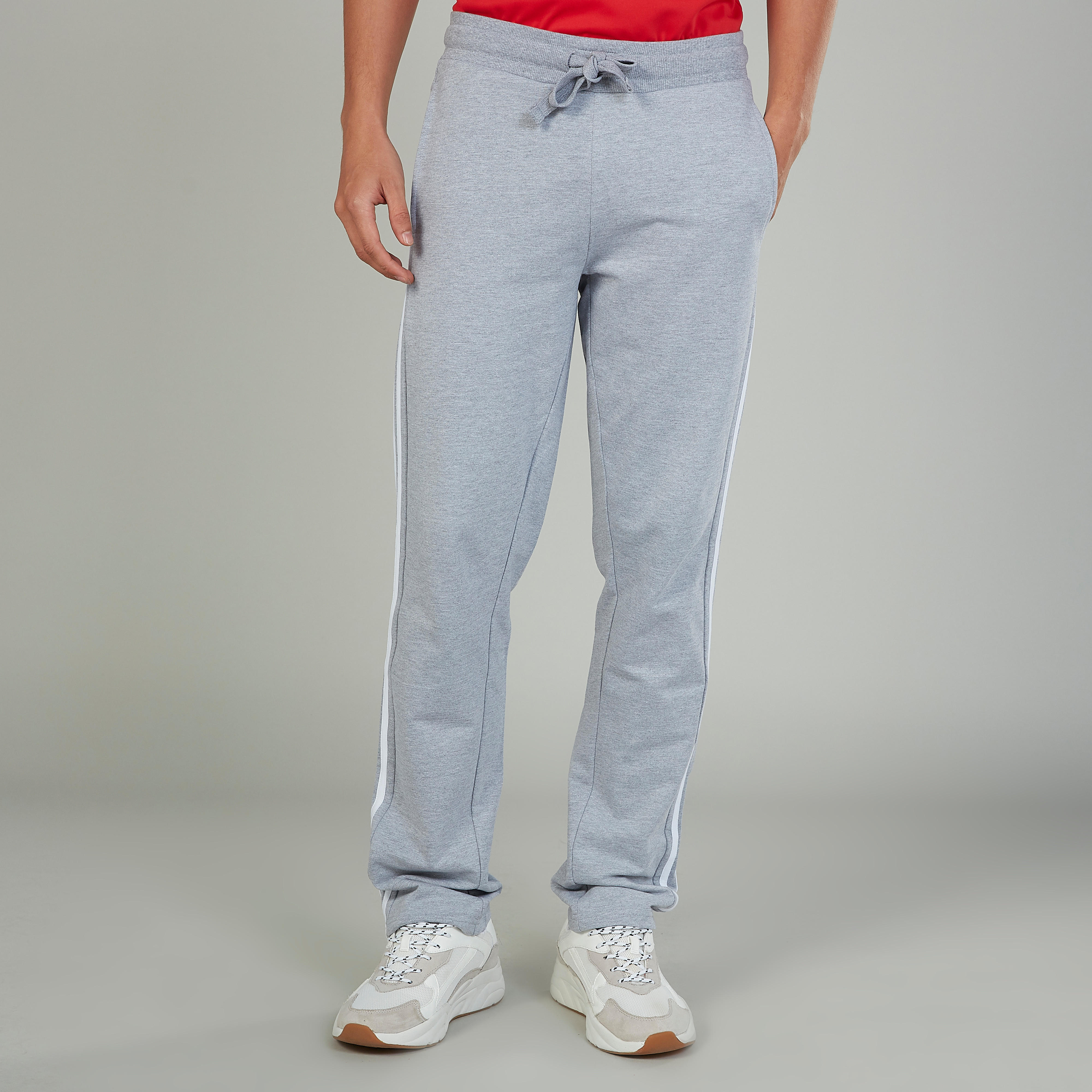 بنطلون سادة بخصر مطّاطي بتفاصيل شريطة مخططة-men-clothing-nightwear-pyjamaandshorts-image-1