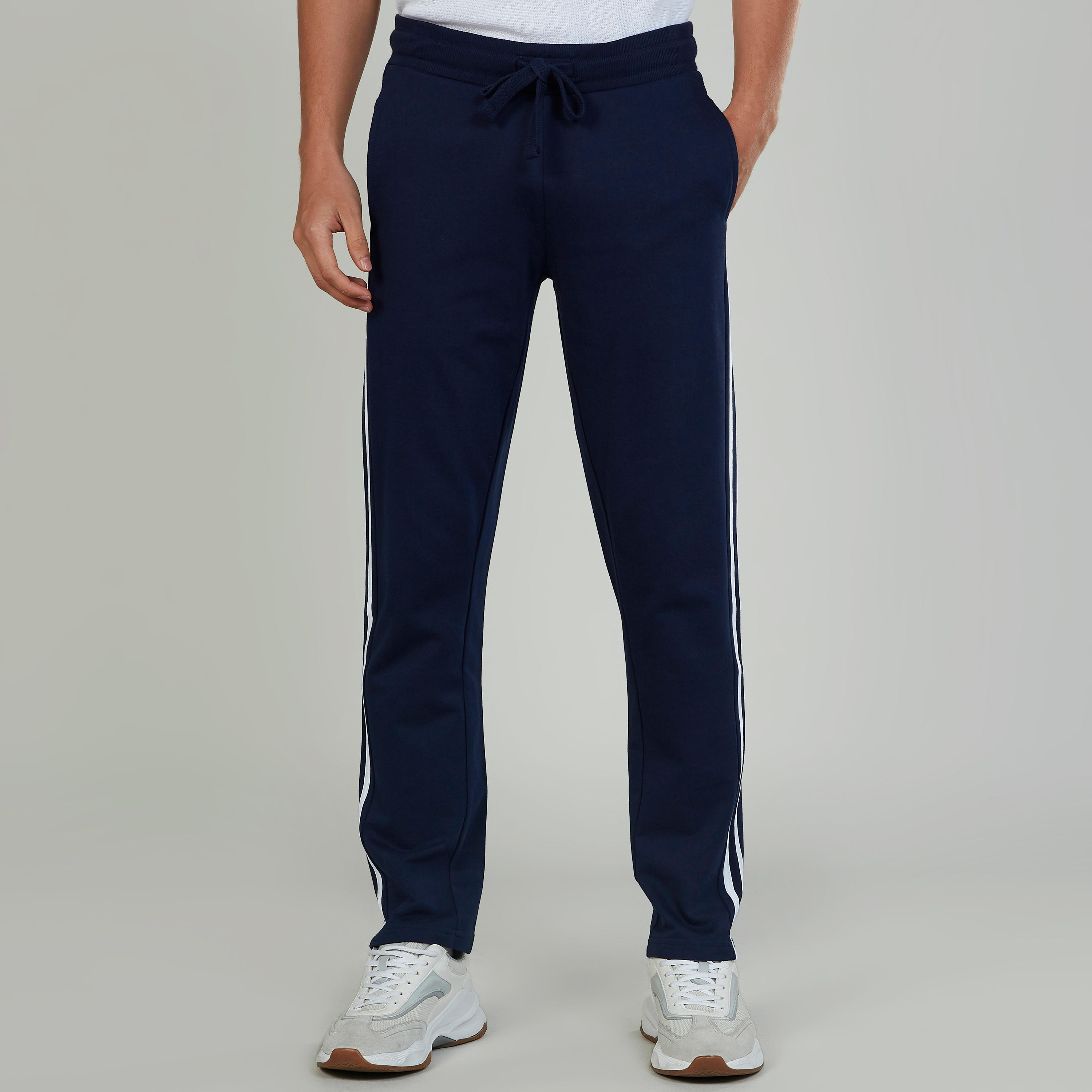 بنطلون سادة بجيوب وتفاصيل مقلّمة-men-clothing-nightwear-pyjamaandshorts-image-1