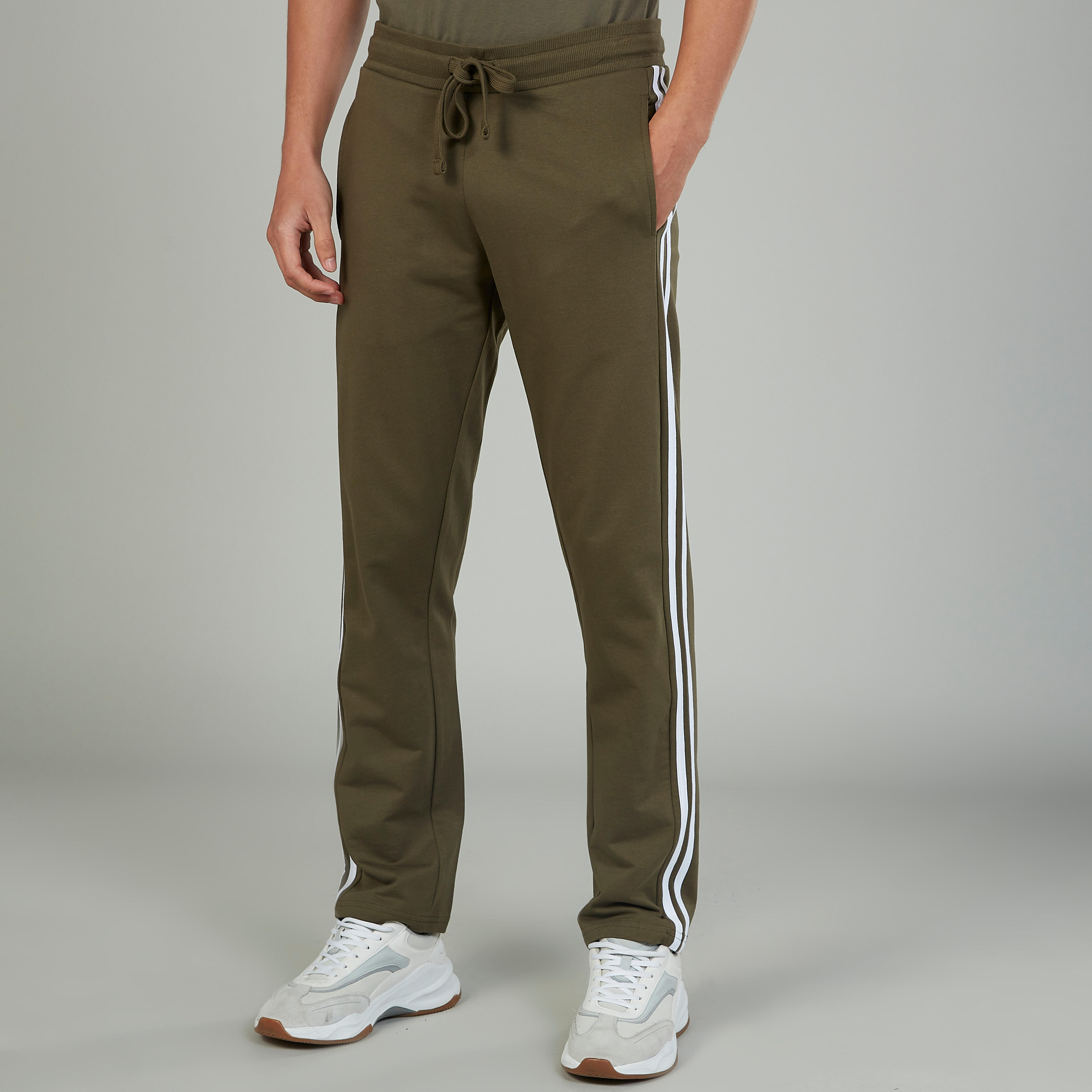 بنطلون سادة بخصر مطّاطي مخطط وشريطة جانبية-men-clothing-nightwear-pyjamaandshorts-image-1