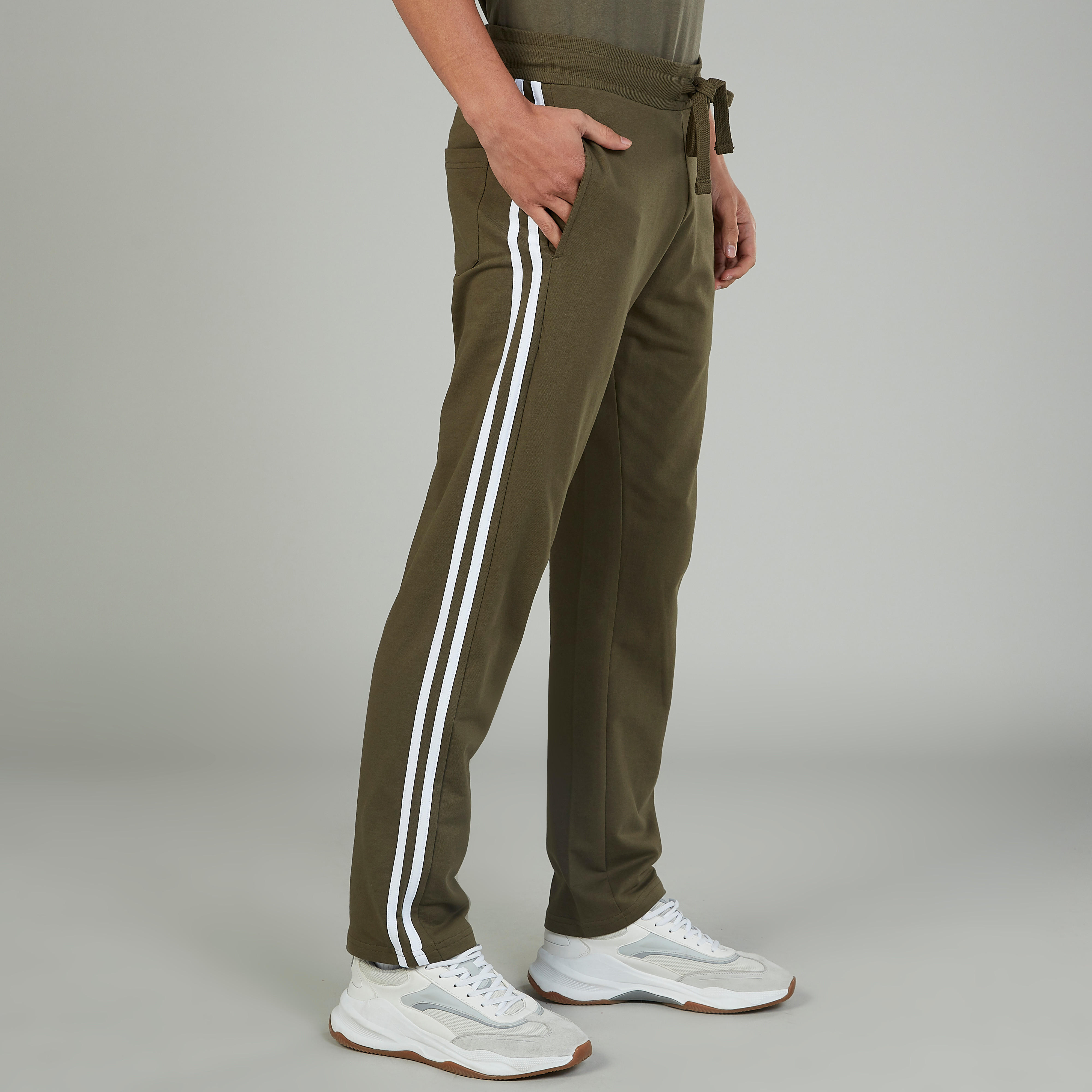 بنطلون سادة بخصر مطّاطي مخطط وشريطة جانبية-men-clothing-nightwear-pyjamaandshorts-image-3