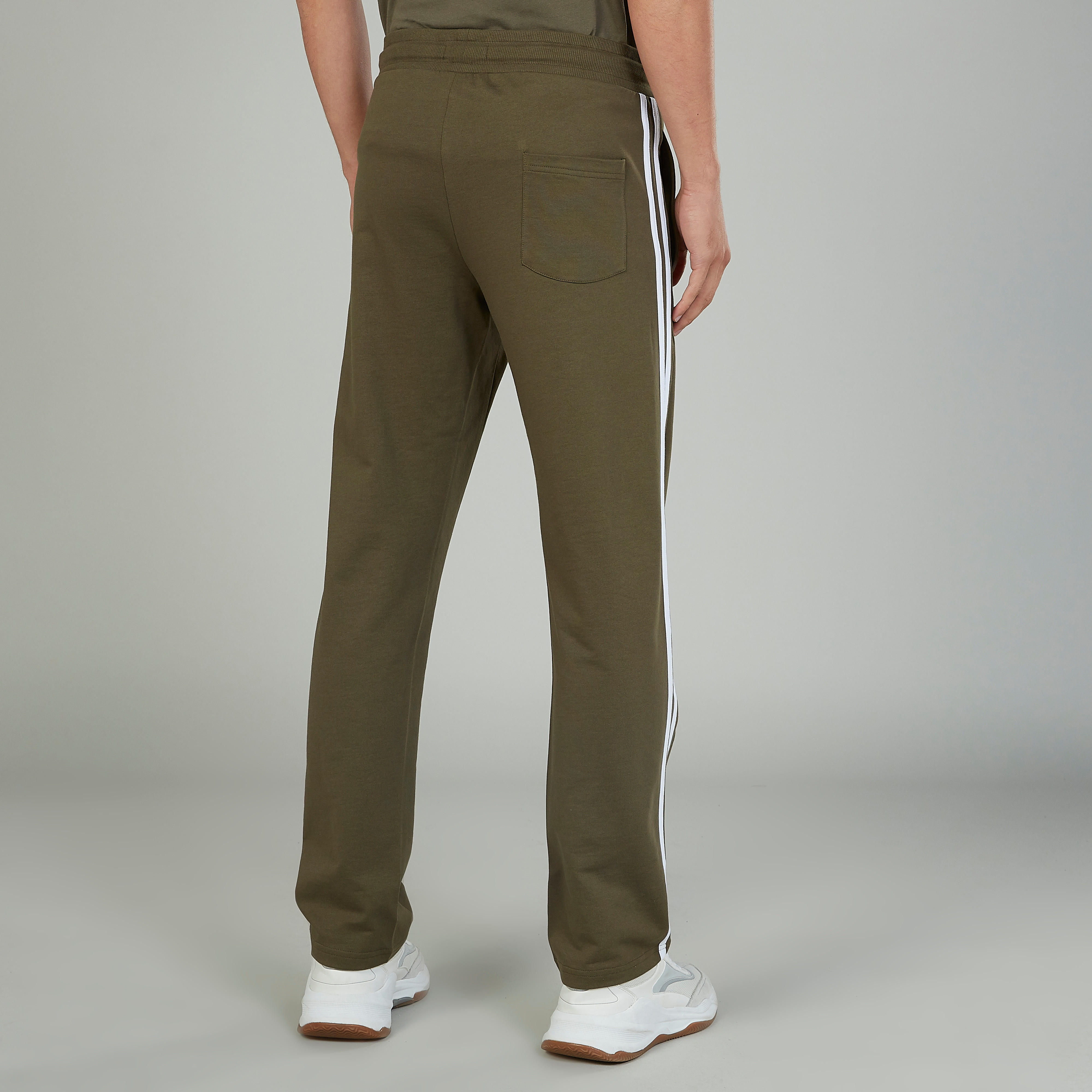 بنطلون سادة بخصر مطّاطي مخطط وشريطة جانبية-men-clothing-nightwear-pyjamaandshorts-image-4