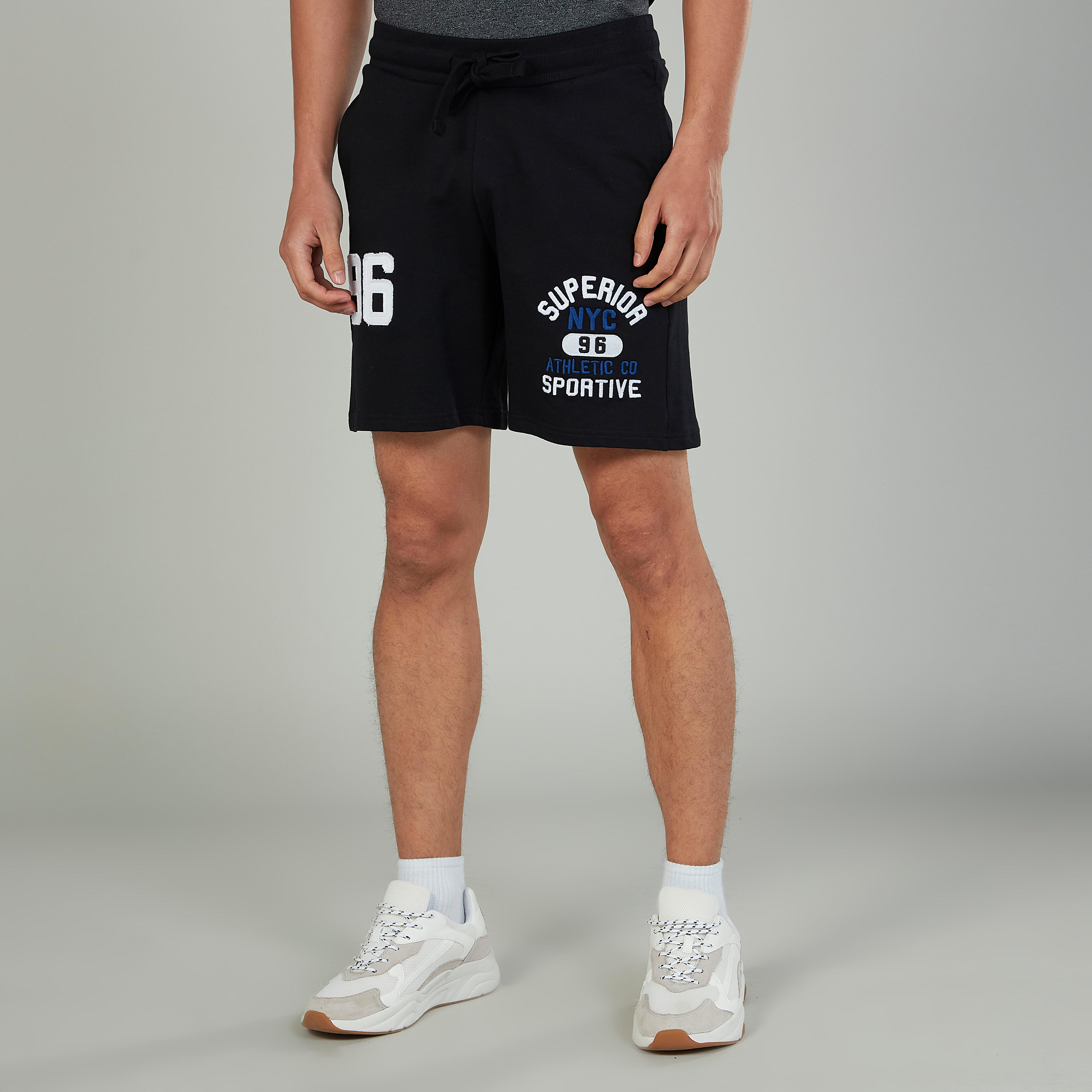 شورت مطرّز برباط وتفاصيل جيوب-men-clothing-bottoms-shorts-image-1