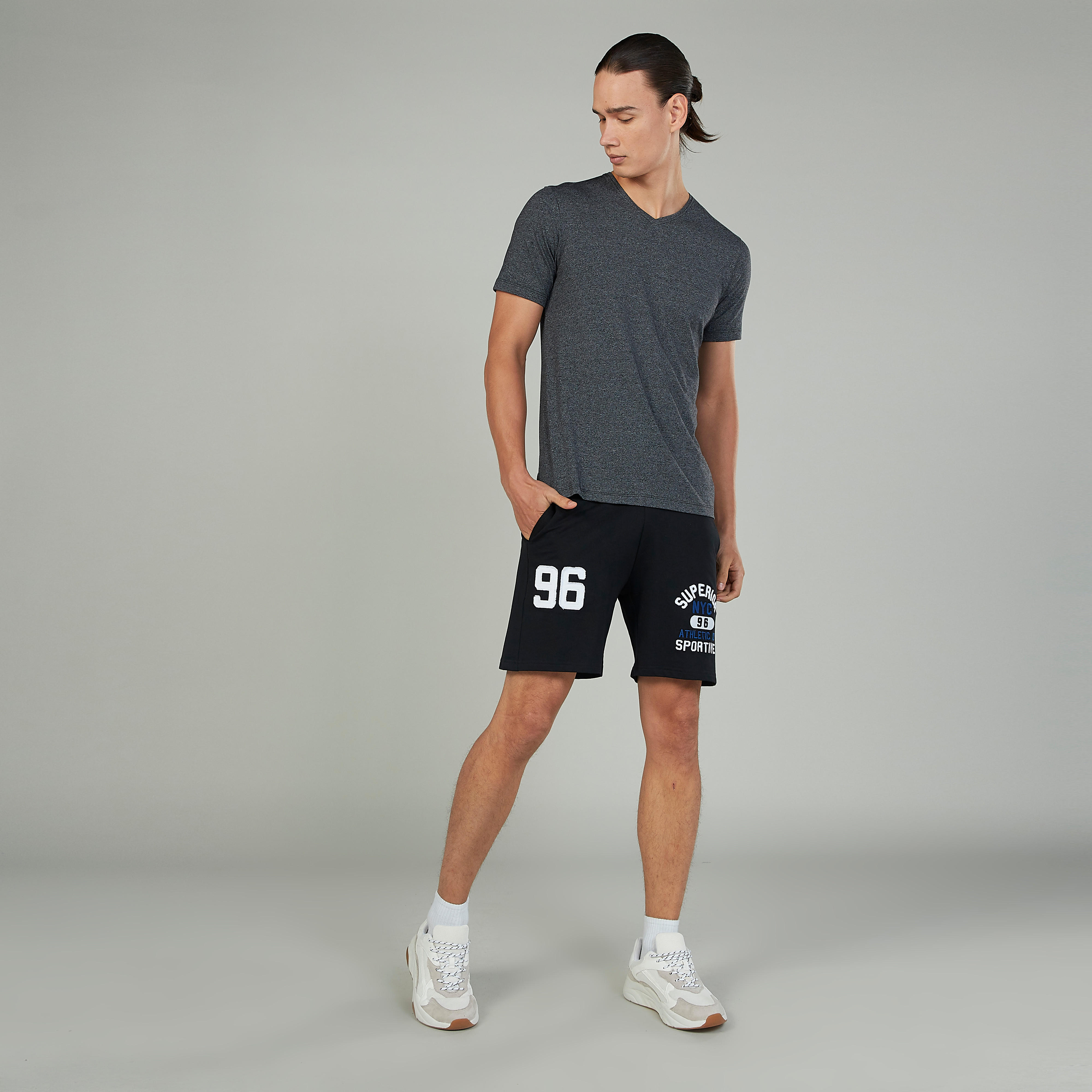 شورت مطرّز برباط وتفاصيل جيوب-men-clothing-bottoms-shorts-image-2