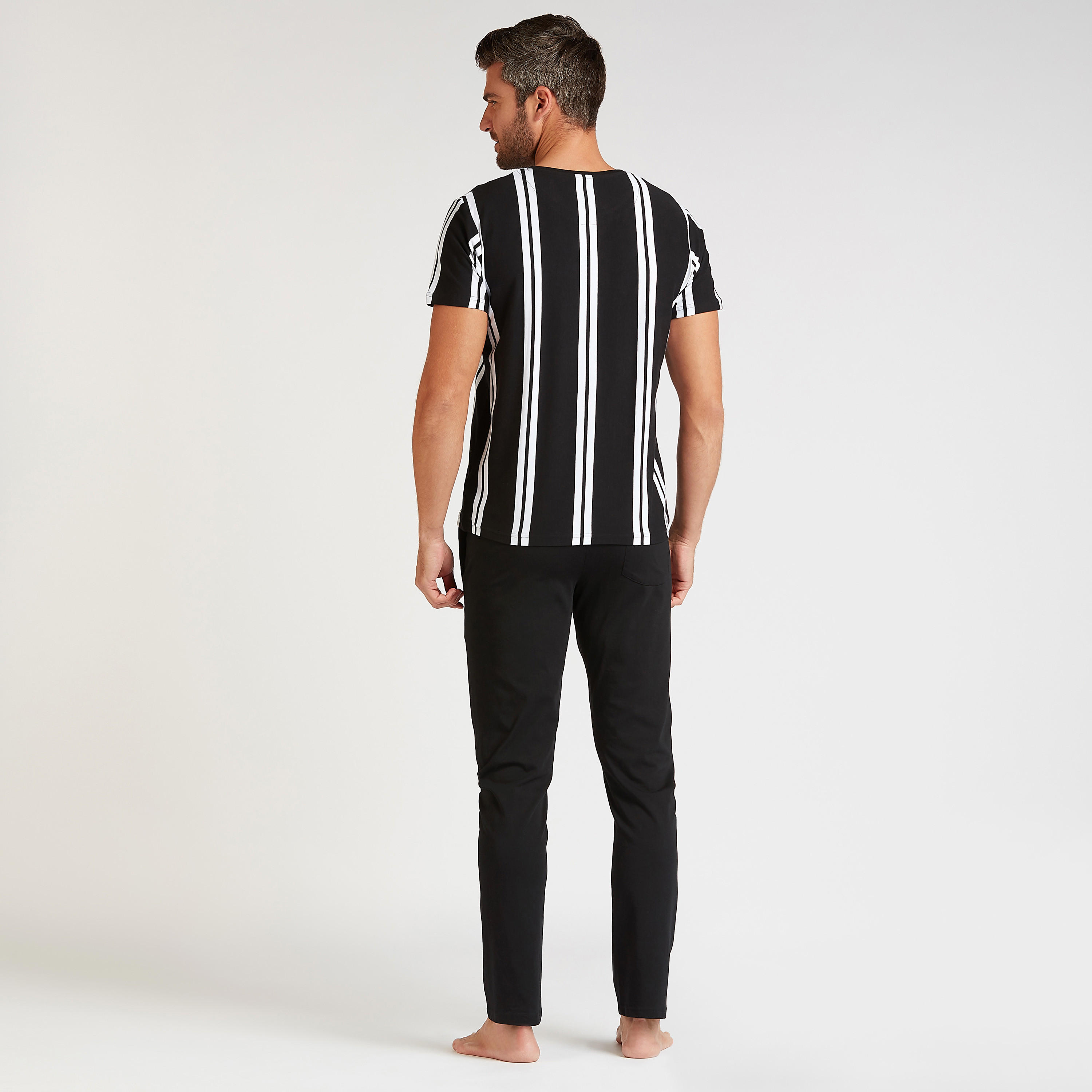 طقم بنطلون بيجاما وتيشيرت مخطط بياقة ضيقة-men-clothing-nightwear-sets-image-2