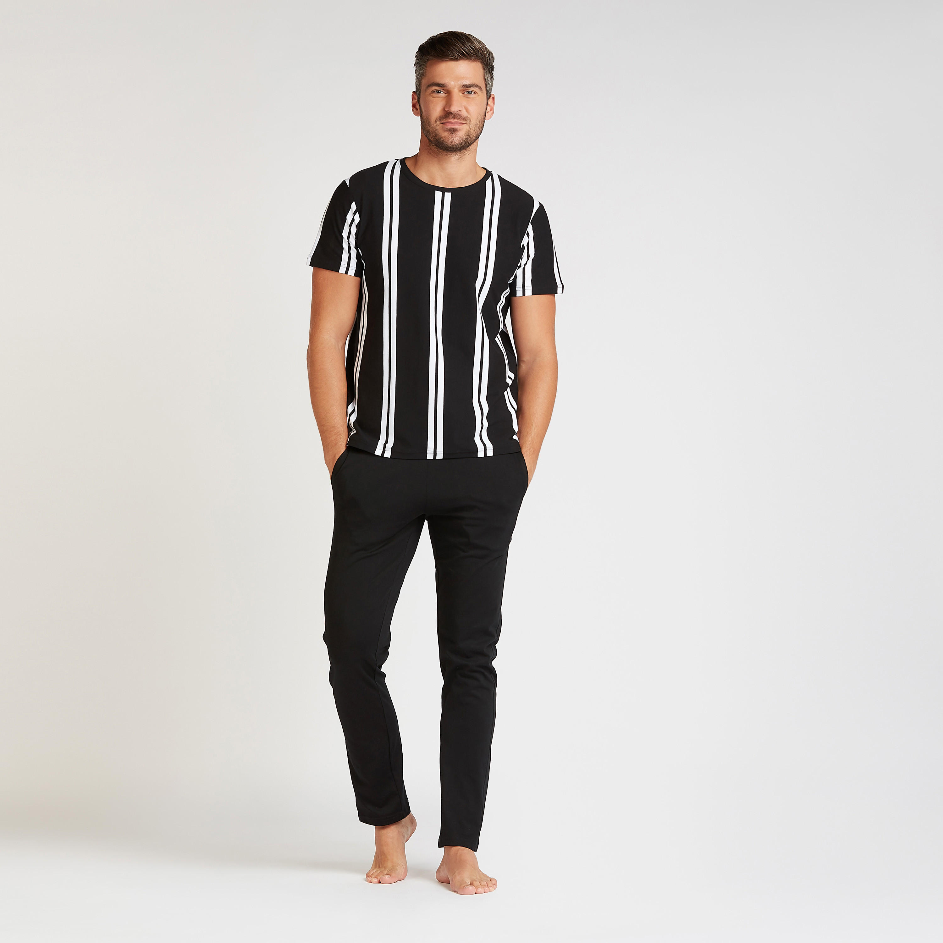 طقم بنطلون بيجاما وتيشيرت مخطط بياقة ضيقة-men-clothing-nightwear-sets-image-5
