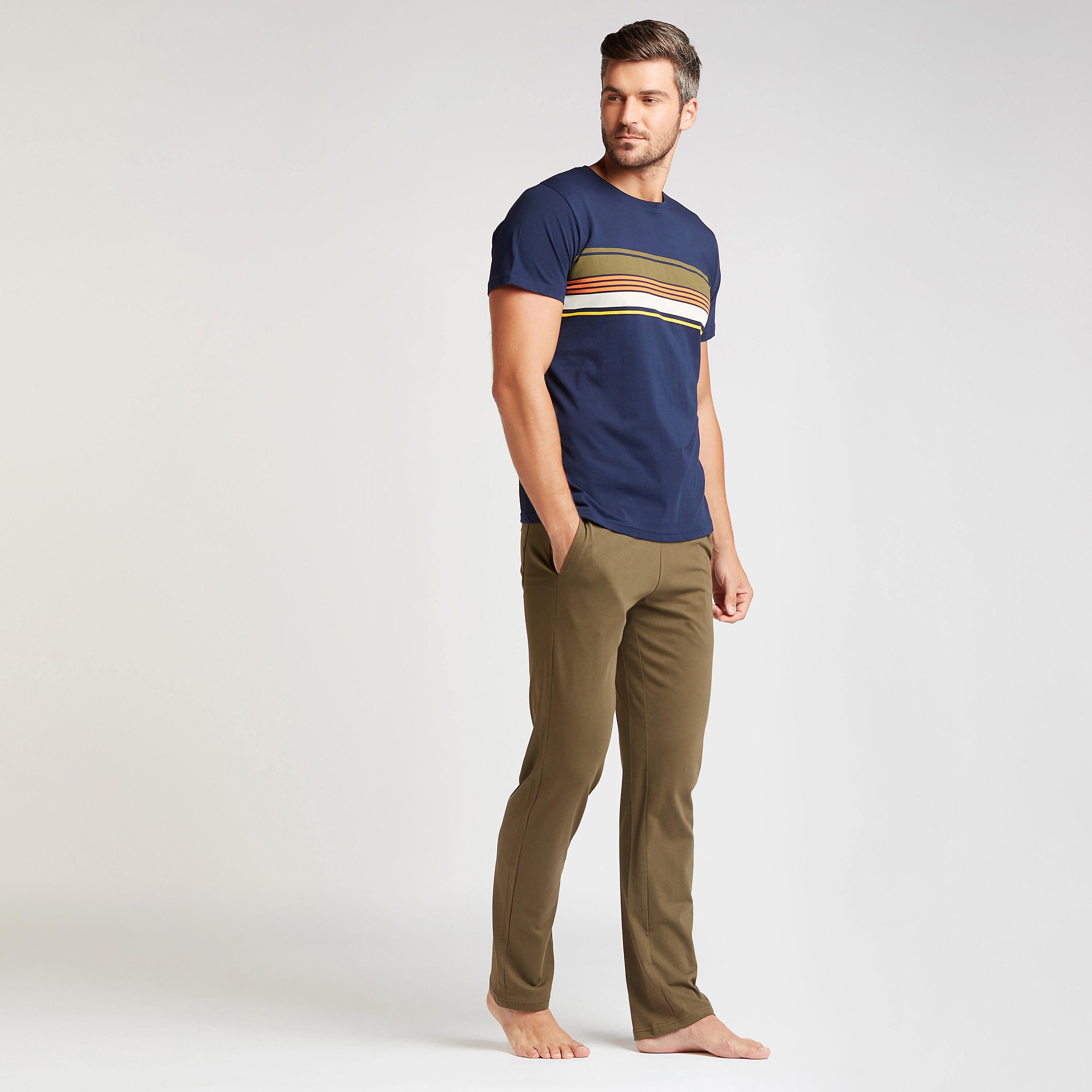 طقم بنطلون بيجاما وتيشيرت مخطط بياقة ضيقة-men-clothing-nightwear-sets-image-5